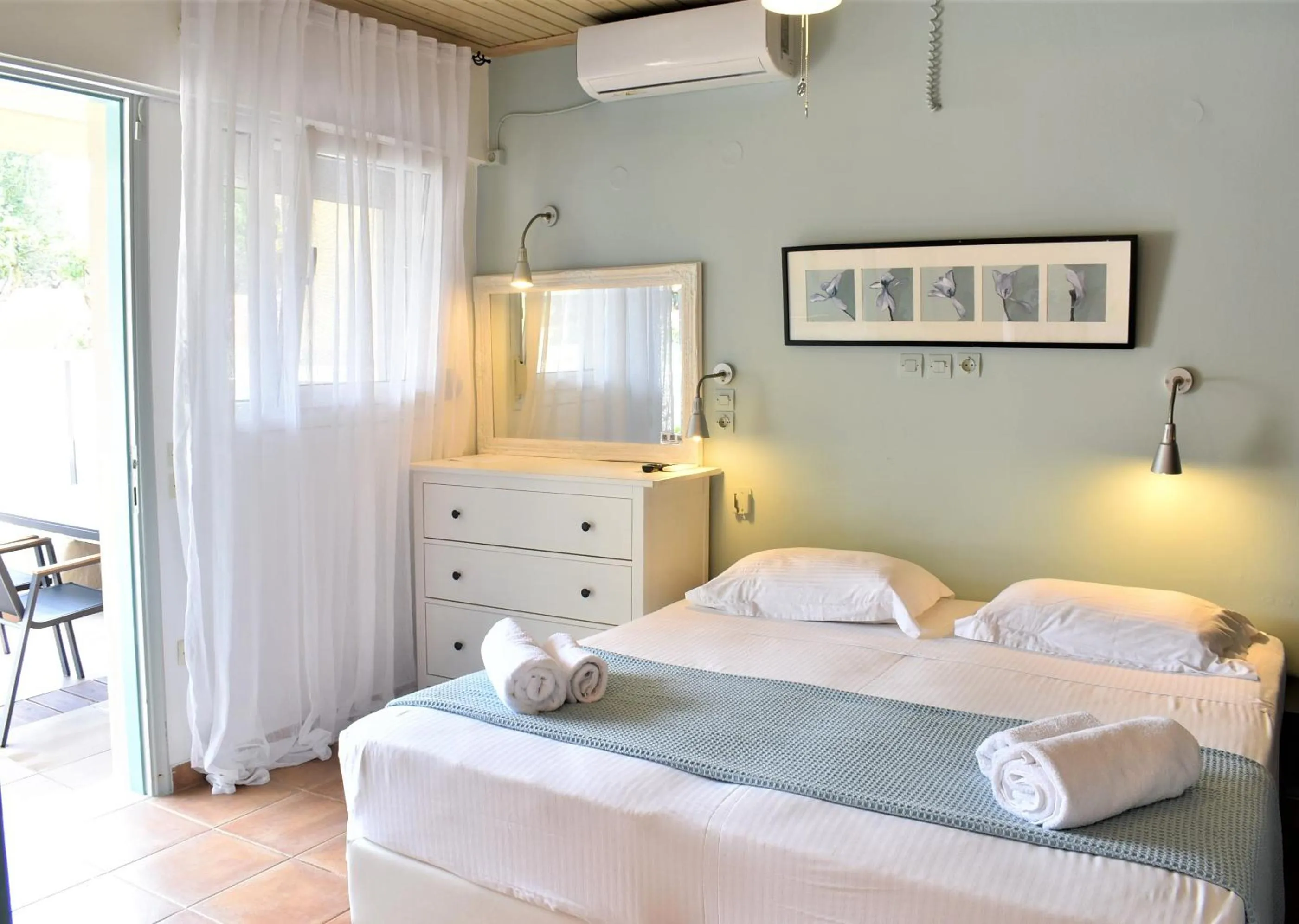 Bed in Simatos αpARTments & Studios