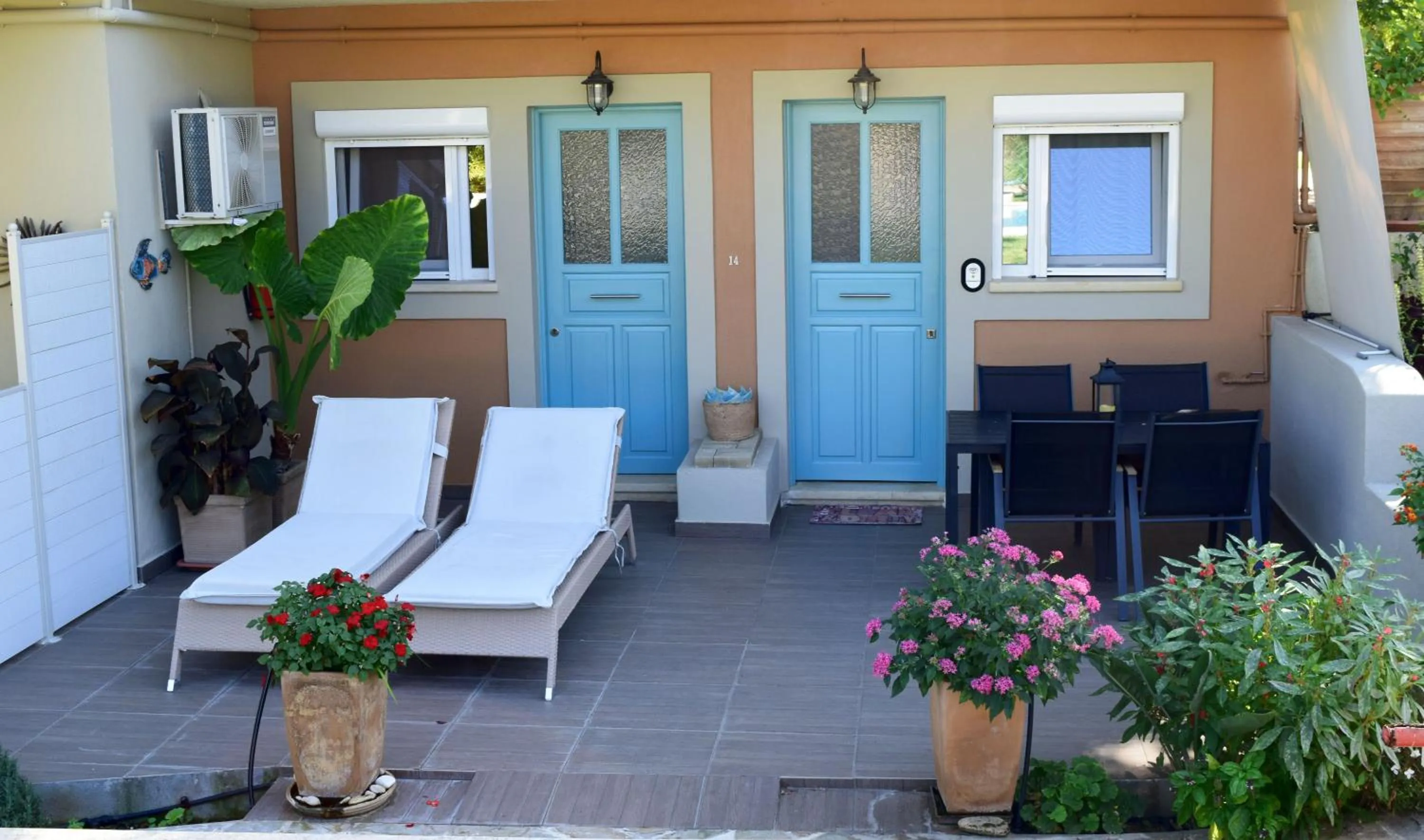 Patio in Simatos αpARTments & Studios