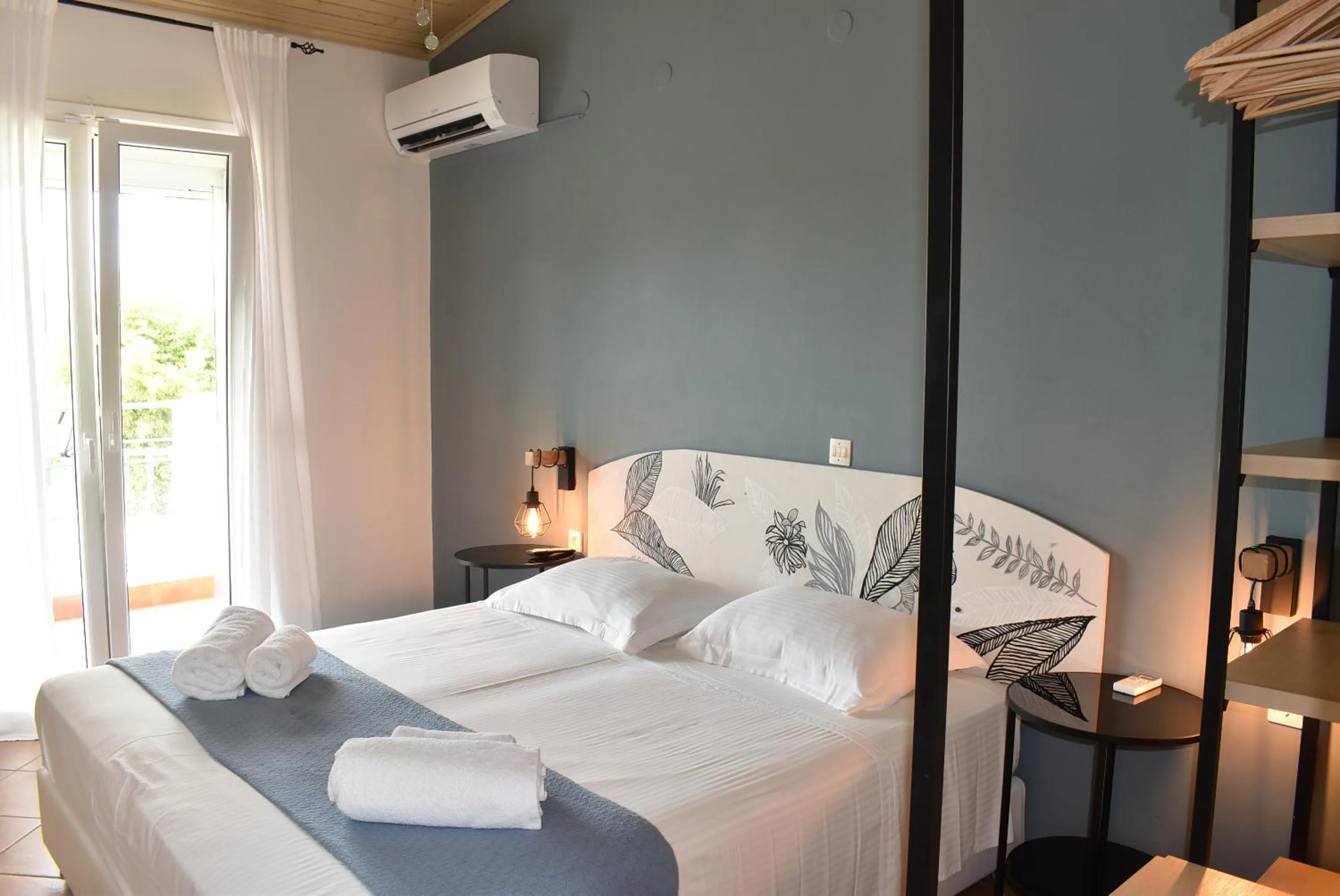 Bed in Simatos αpARTments & Studios