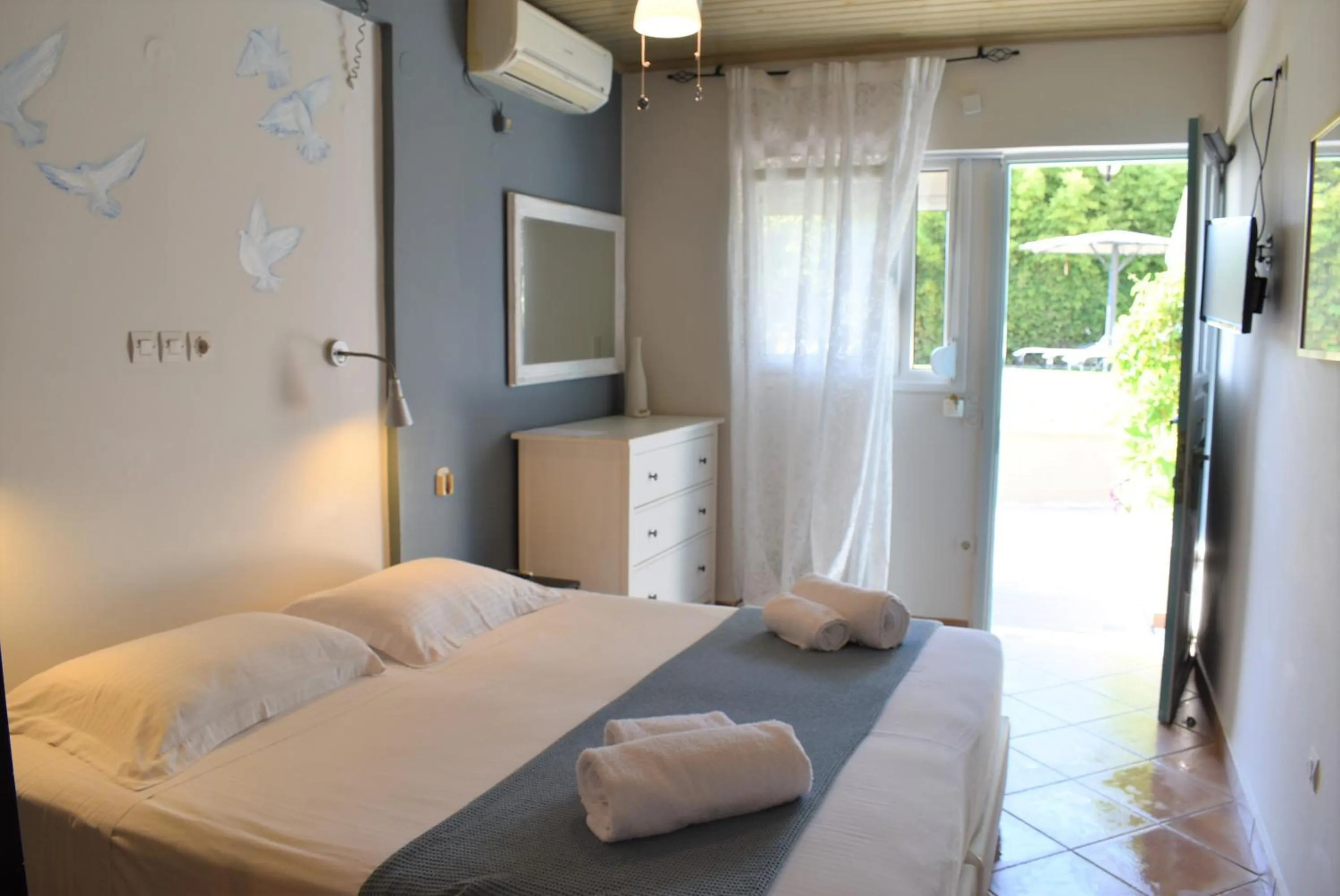 Bedroom in Simatos αpARTments & Studios