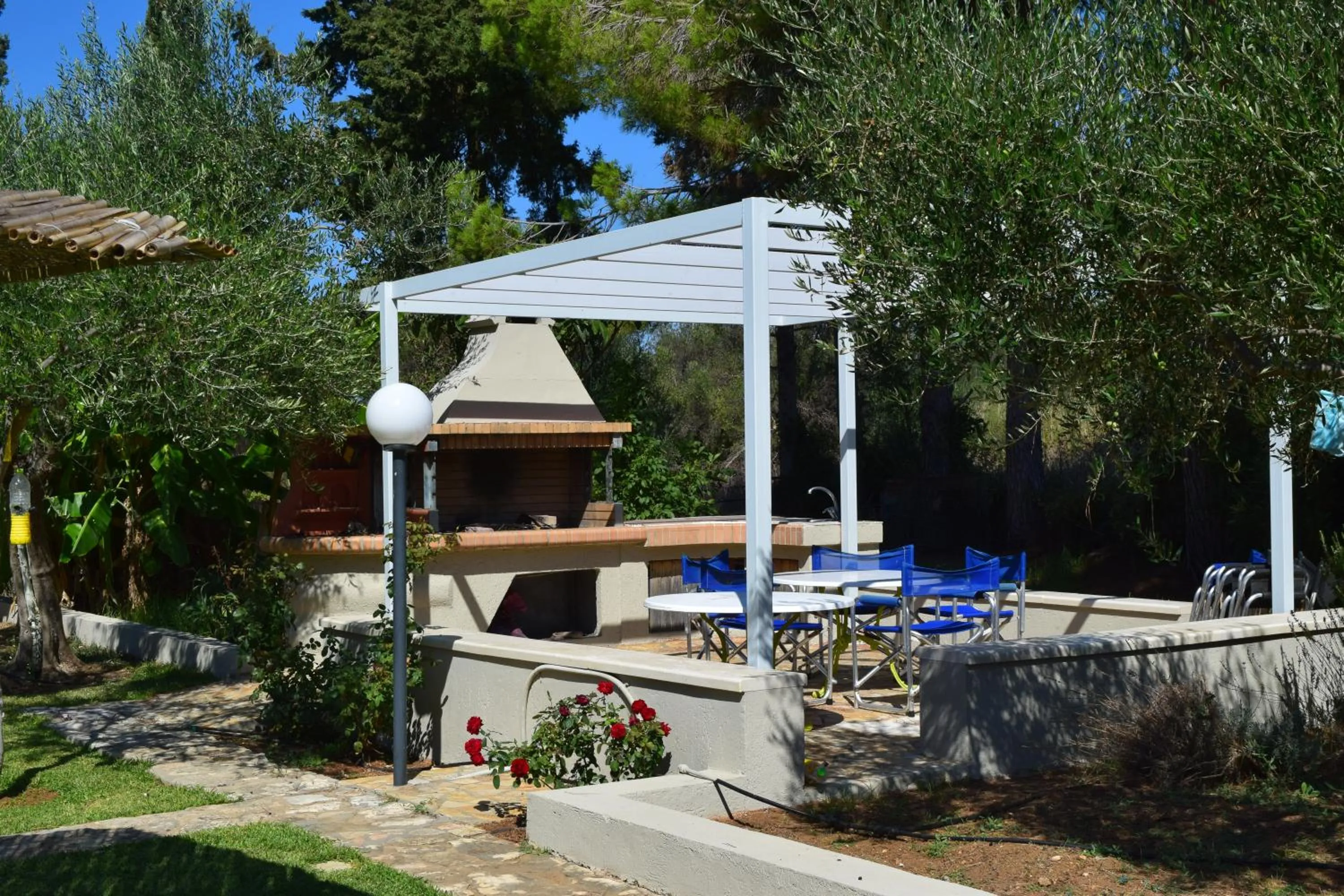 BBQ facilities in Simatos αpARTments & Studios
