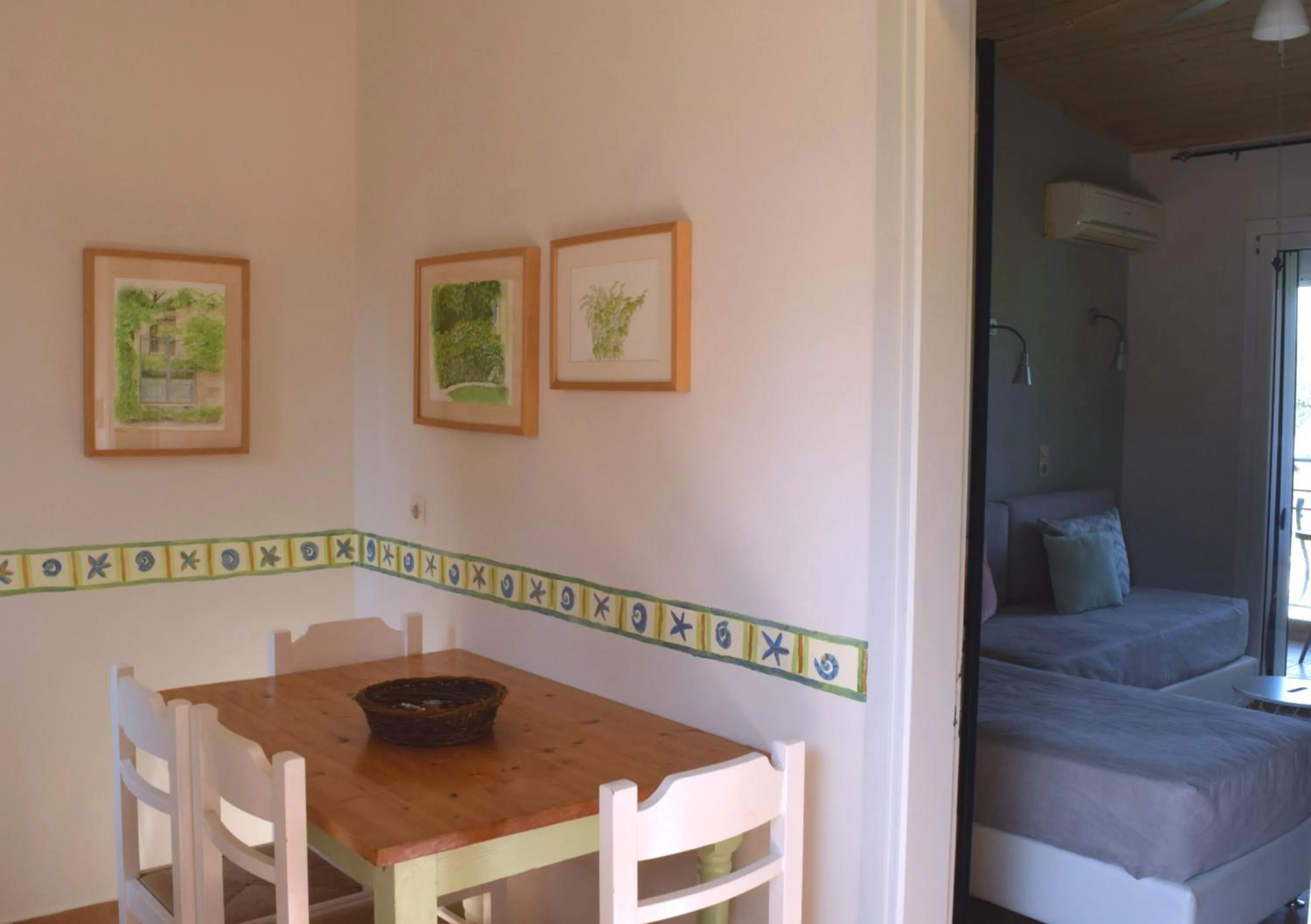 Dining area in Simatos αpARTments & Studios