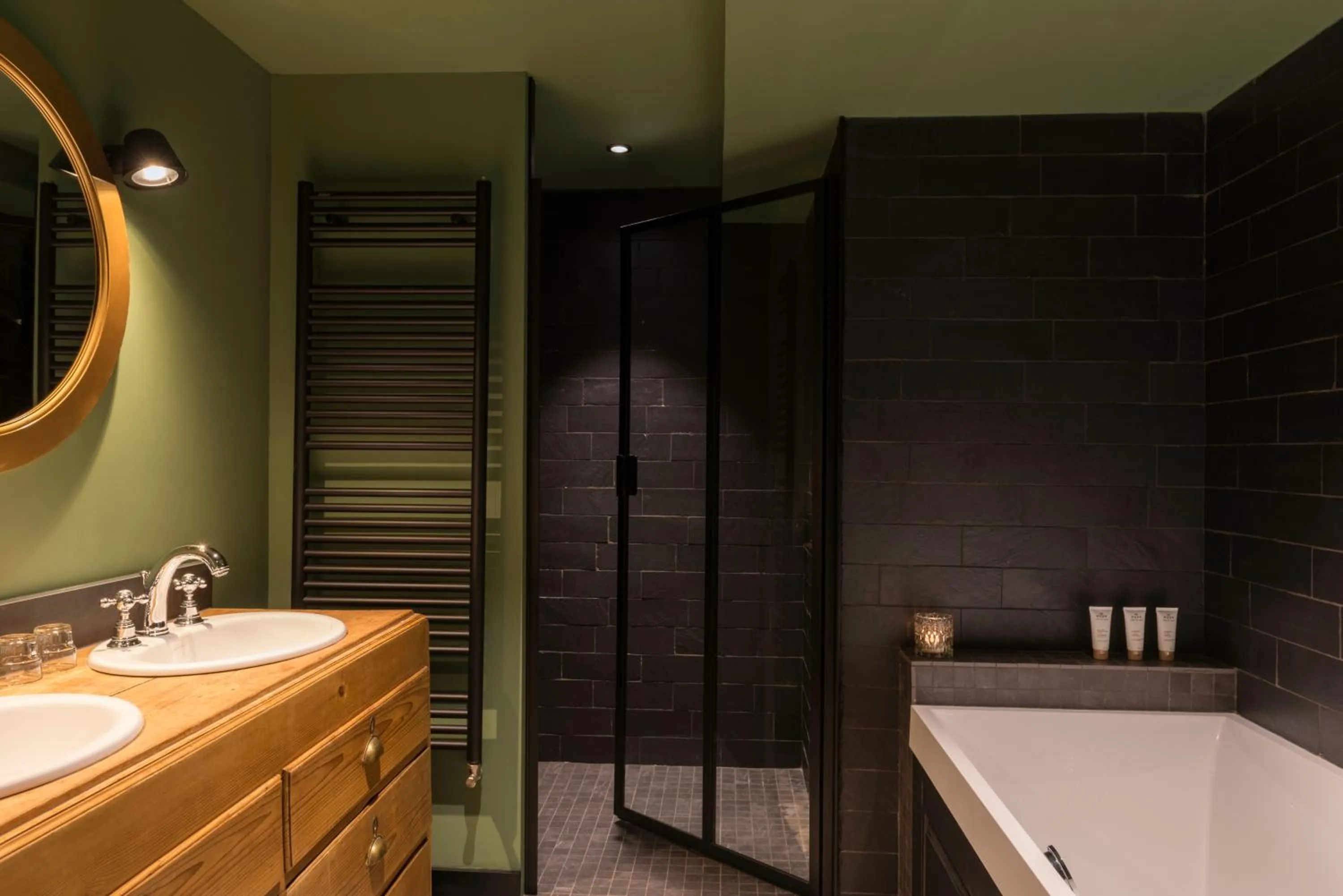 Bathroom in Les Pins de César - La campagne d'Etretat