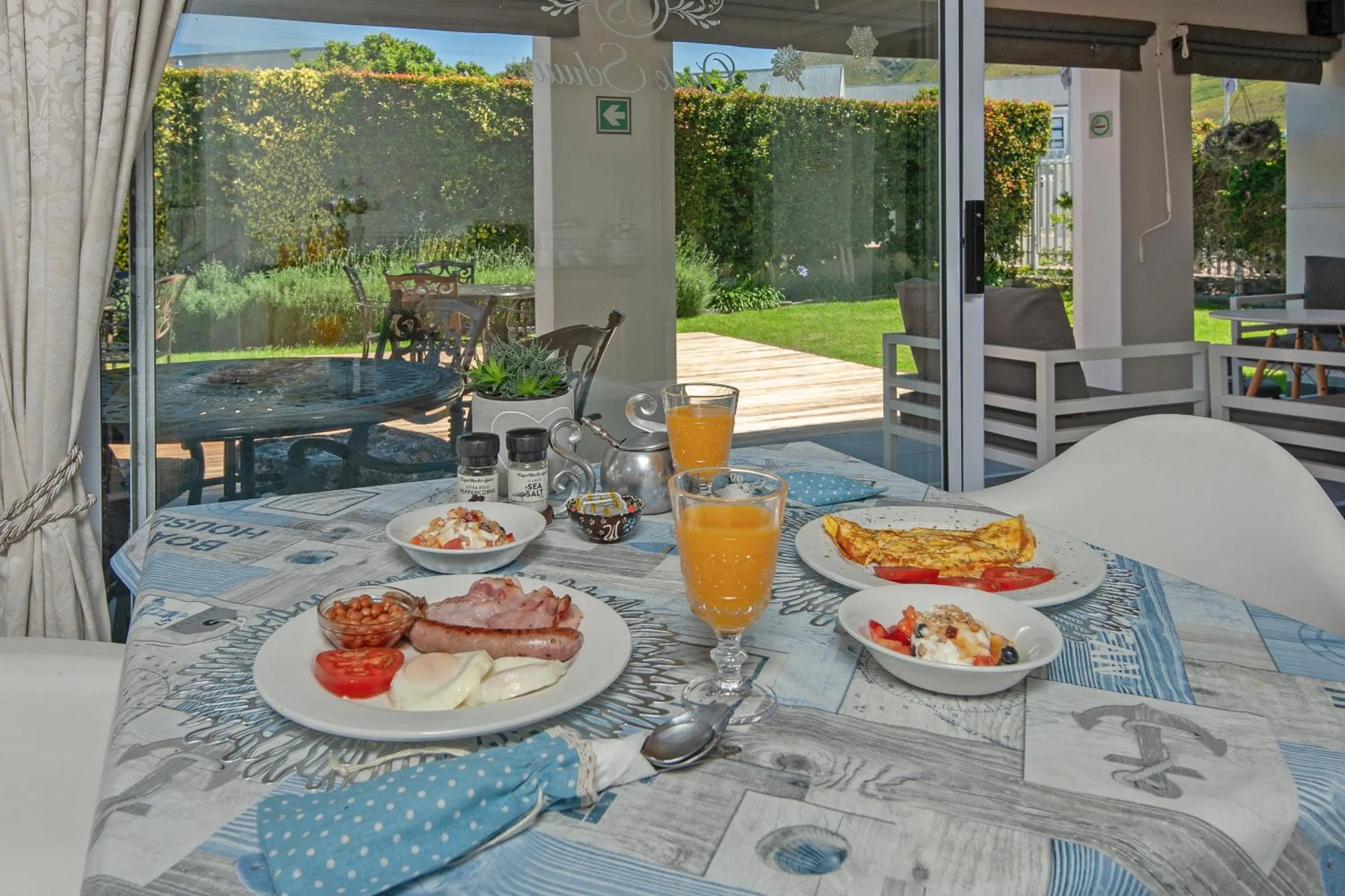 Breakfast in Oude Schuur Boutique Guesthouse