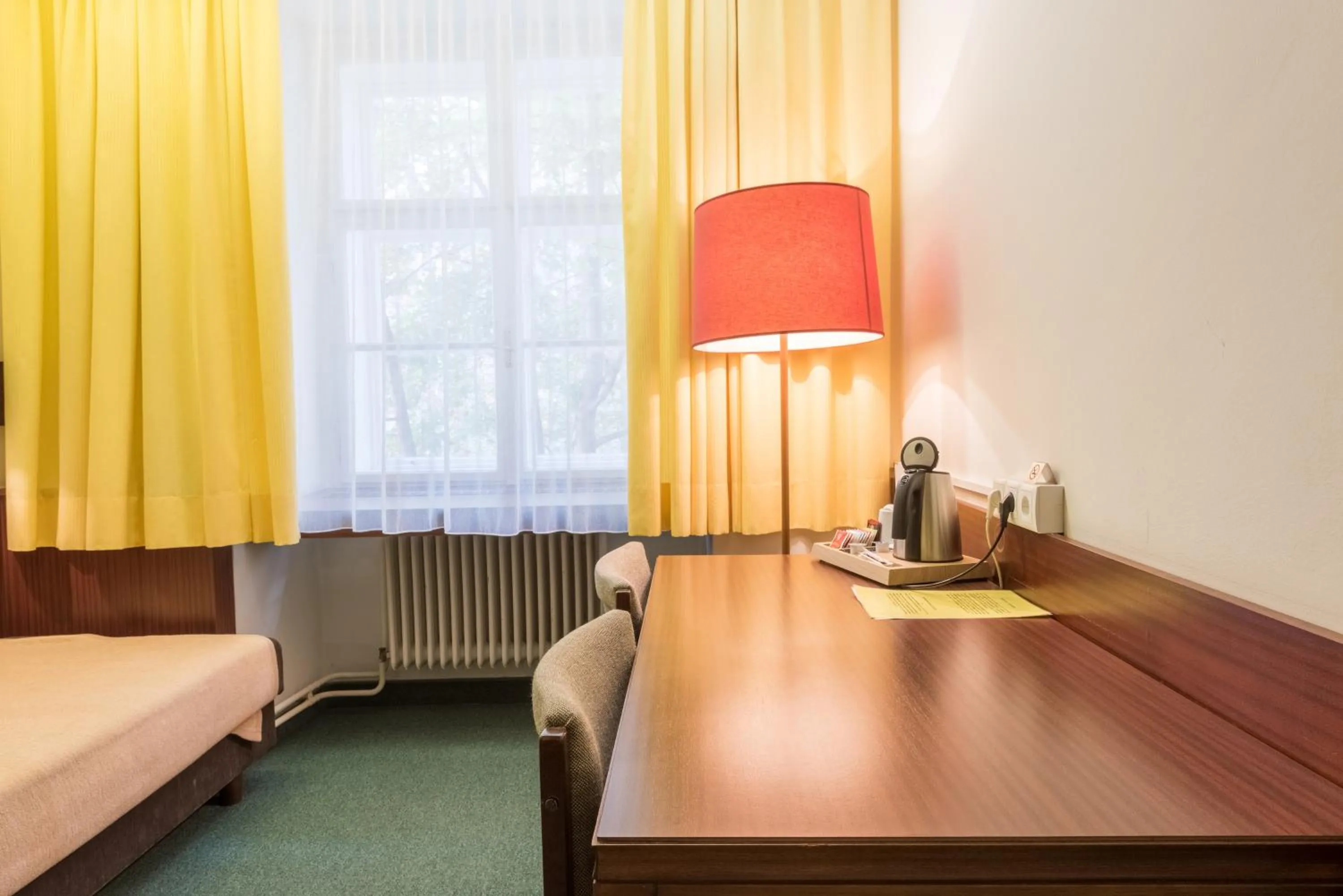 Photo of the whole room, Bed in Benediktushaus im Schottenstift