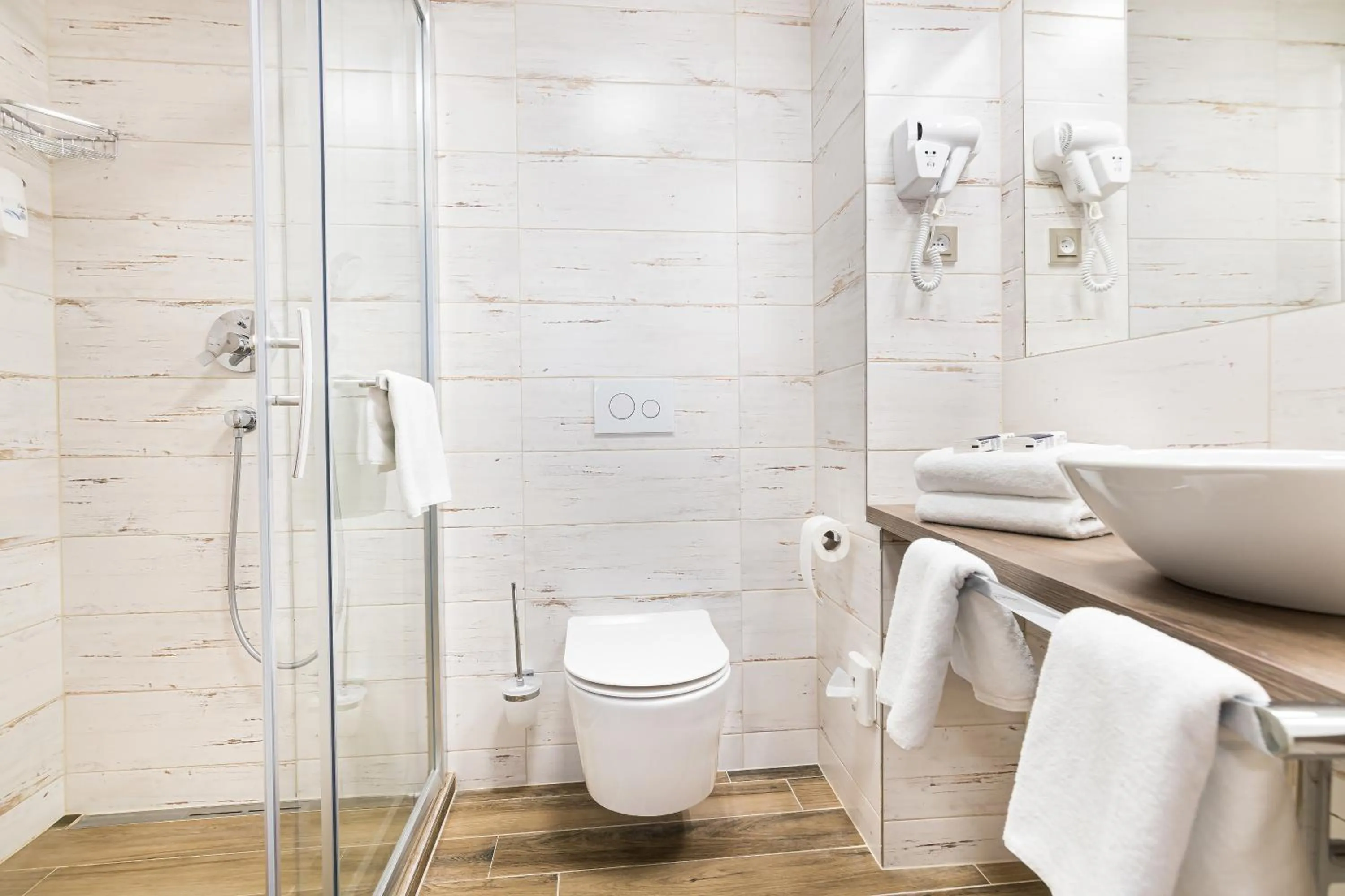 Shower in Hotel Atlantis