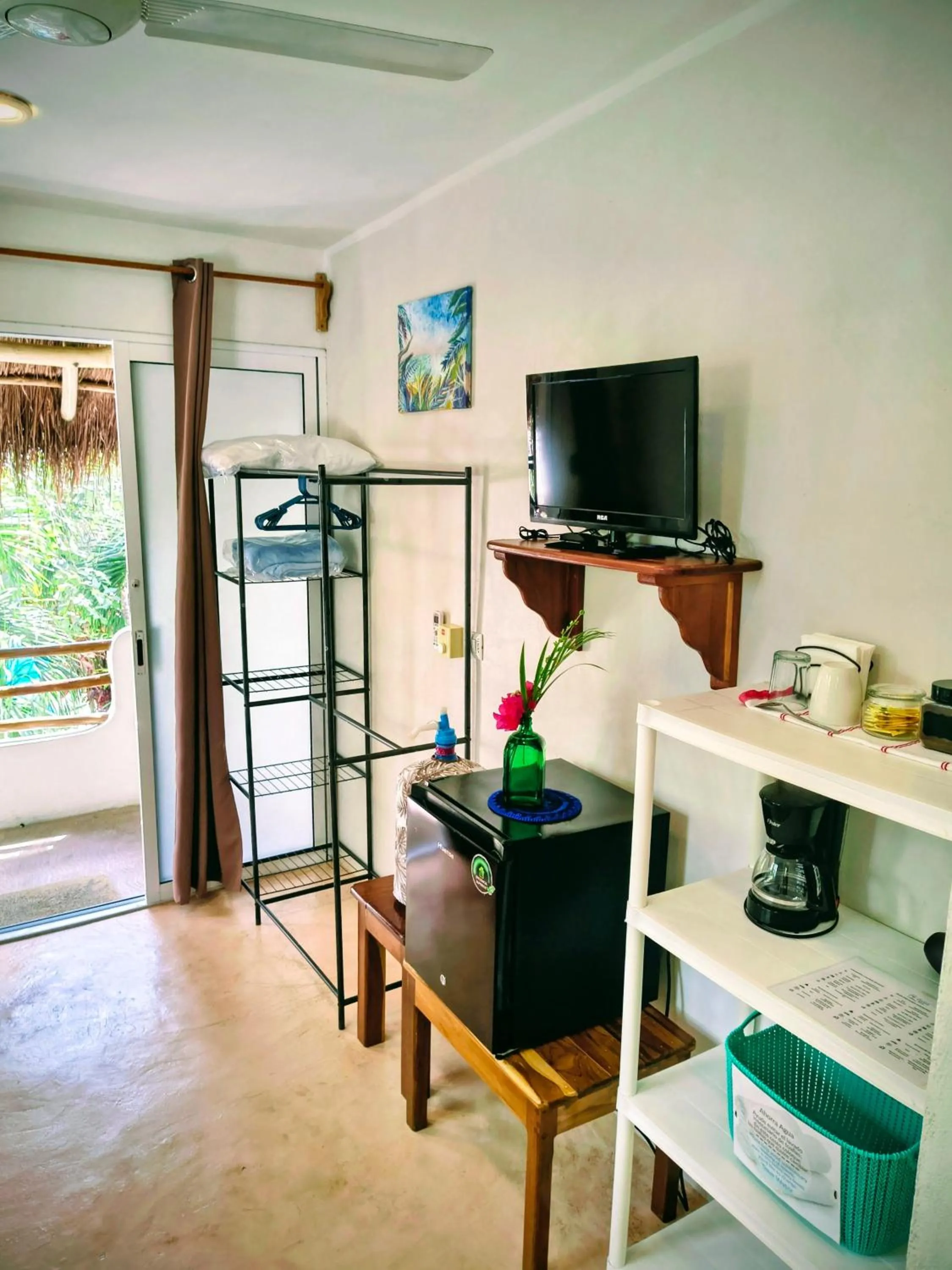 TV and multimedia in Hotel & Suites Oasis Bacalar