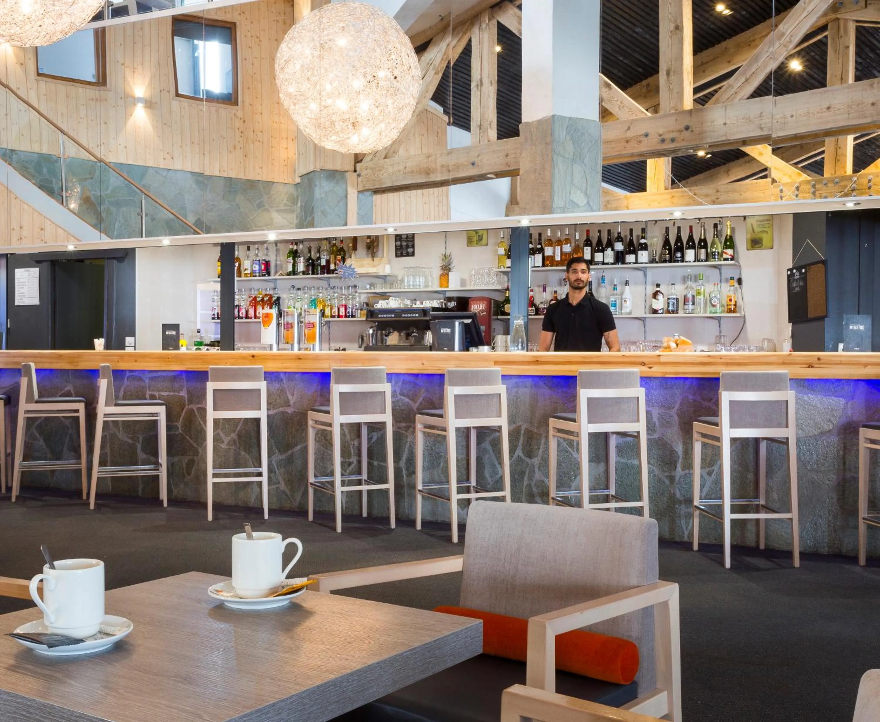 Lounge or bar in Hôtel Club MMV Les Brévières