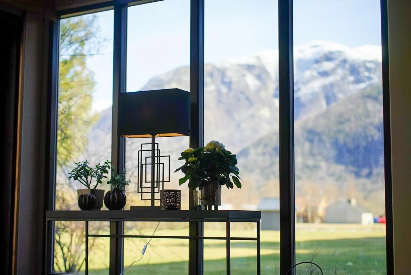 Communal lounge/ TV room in Lærdal Hotel