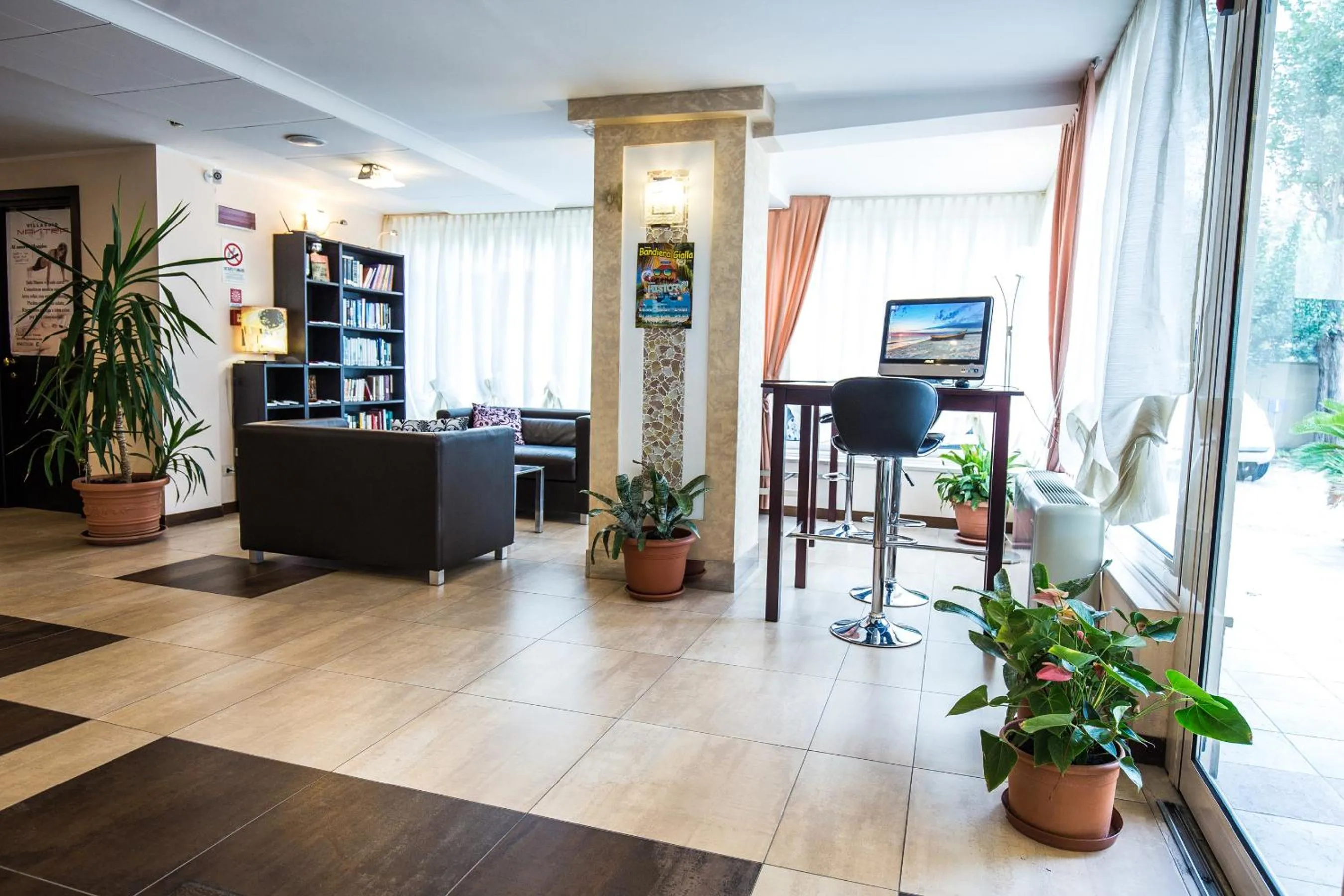 Lobby or reception in Hotel Harmony con Piscina panoramica