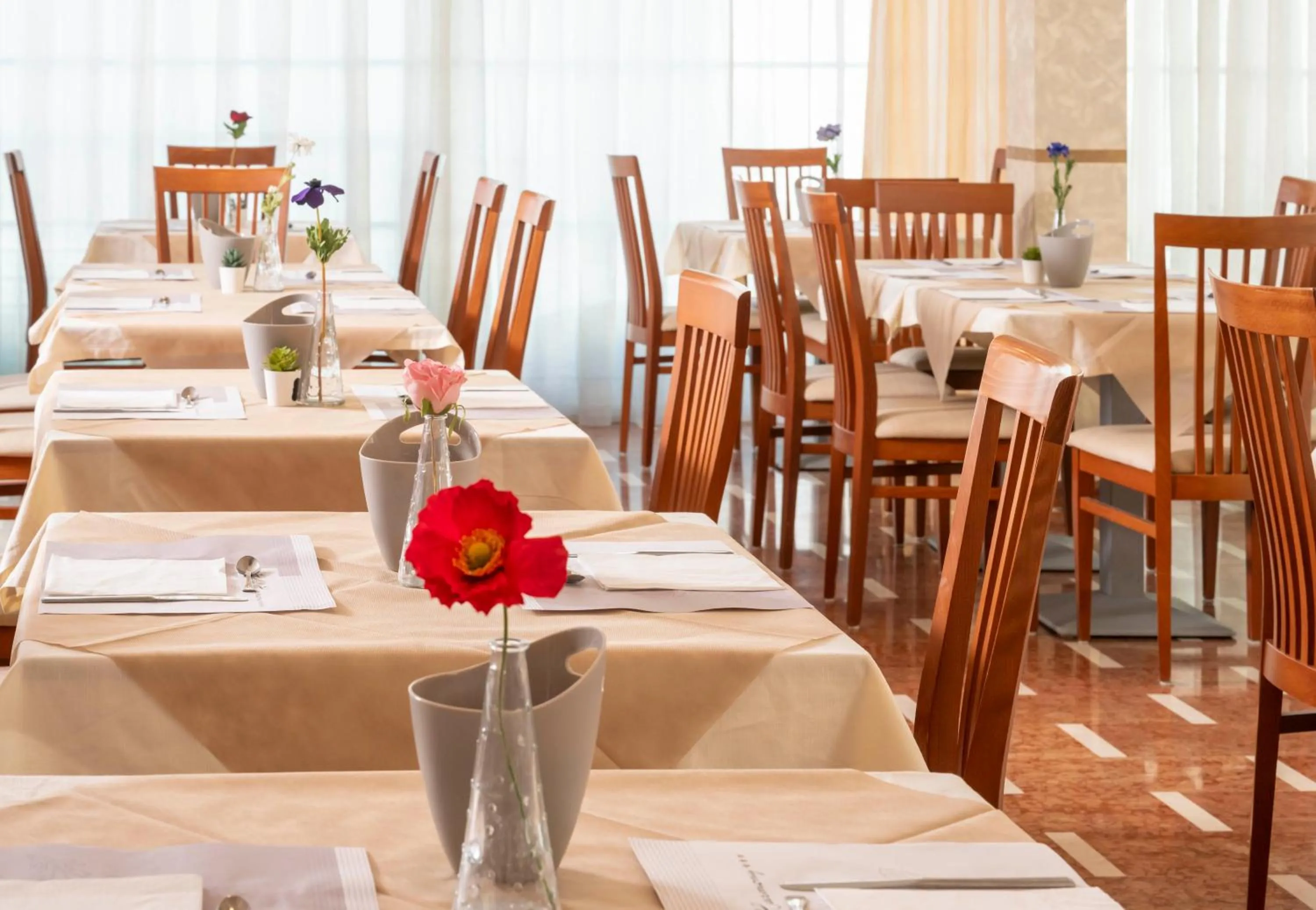 Restaurant/places to eat in Hotel Harmony con Piscina panoramica