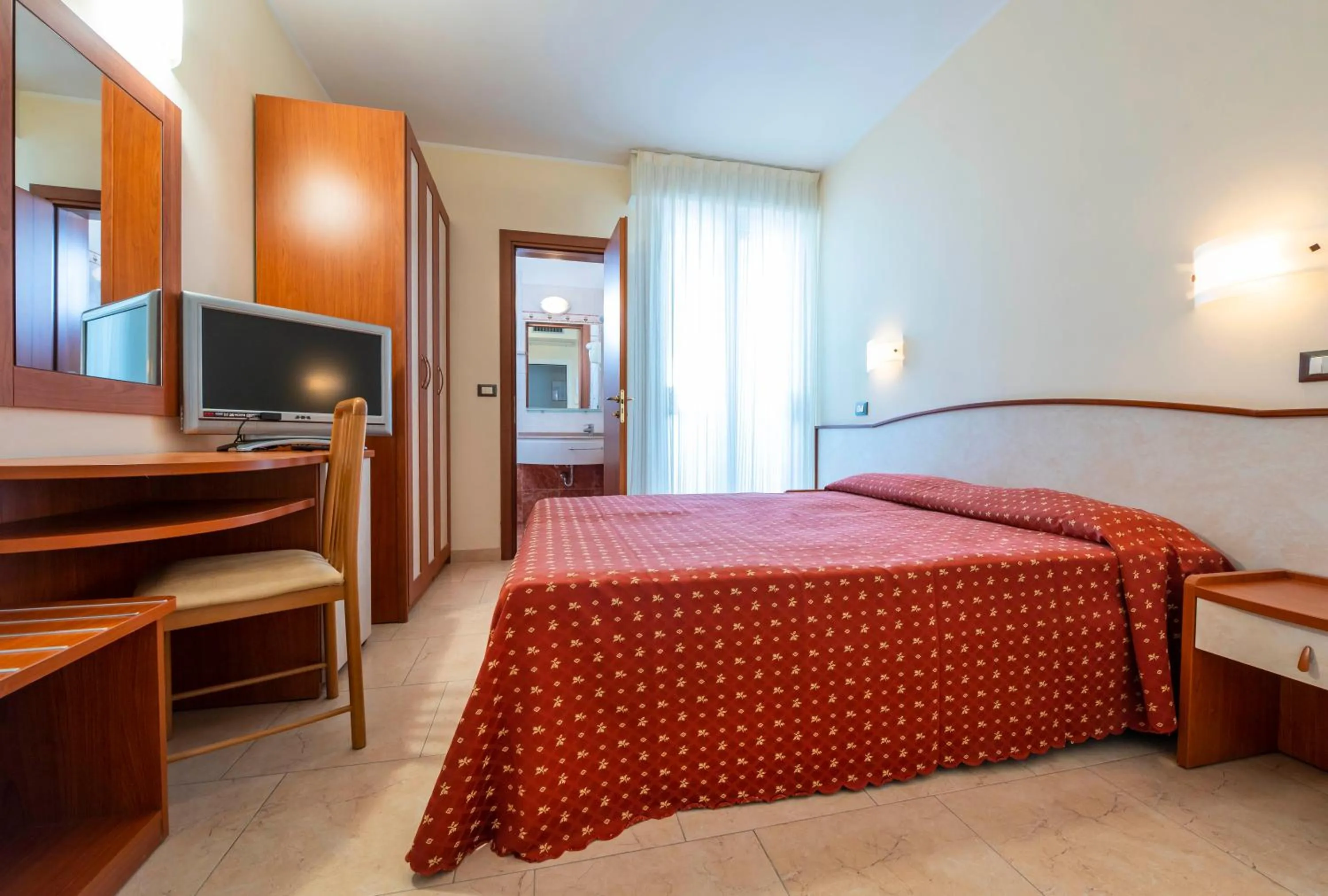 Bedroom, Bed in Hotel Harmony con Piscina panoramica