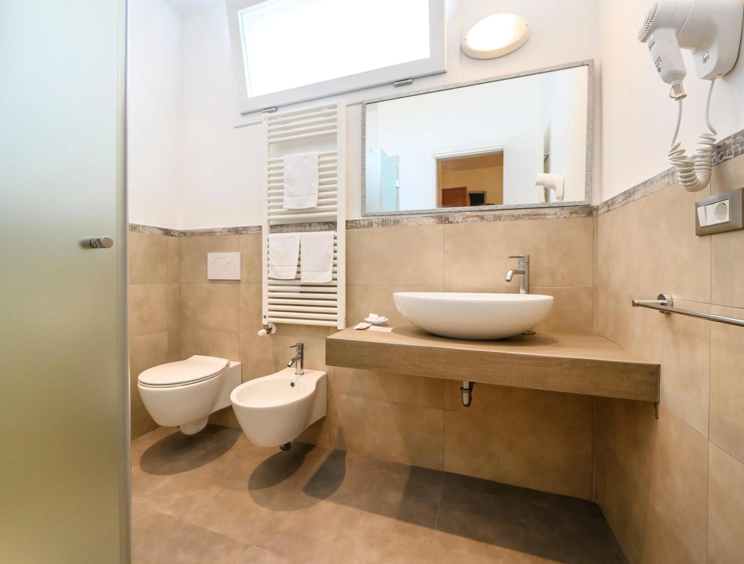 Bathroom in Hotel Harmony con Piscina panoramica