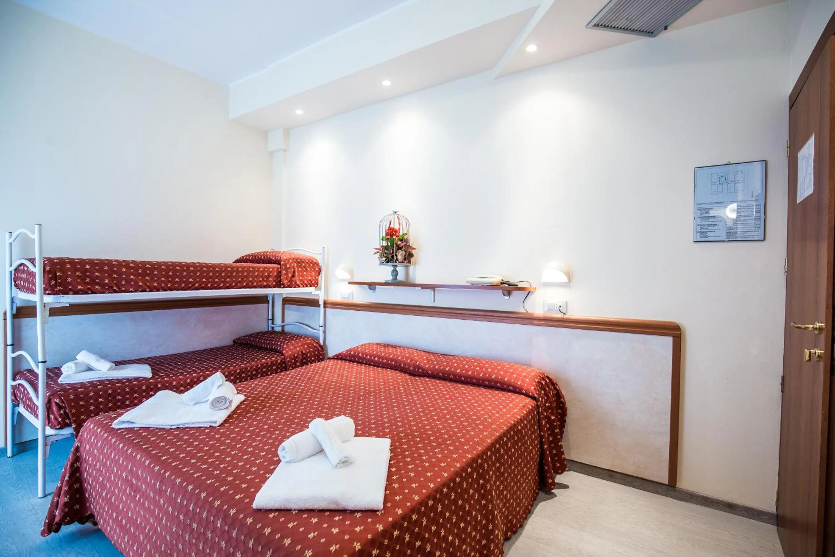 Photo of the whole room, Bed in Hotel Harmony con Piscina panoramica