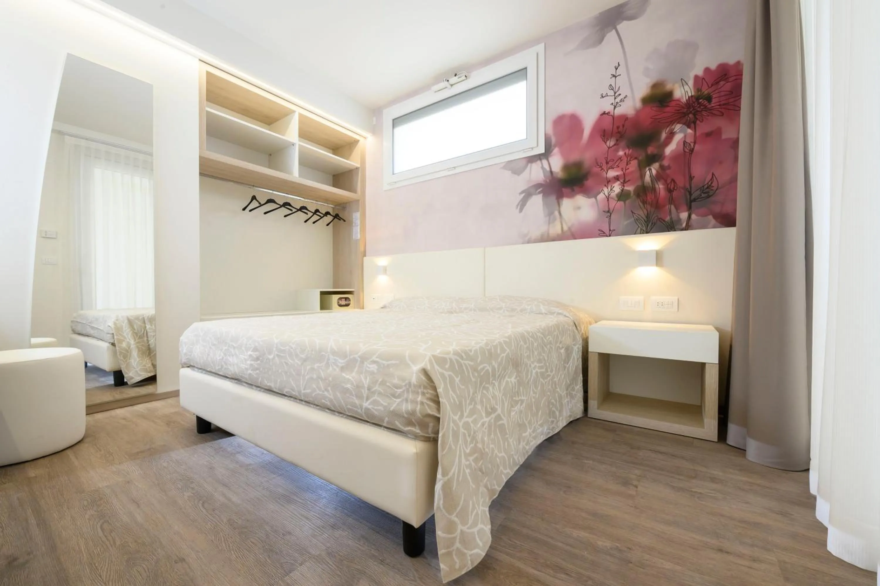 Bedroom, Bed in Hotel Harmony con Piscina panoramica