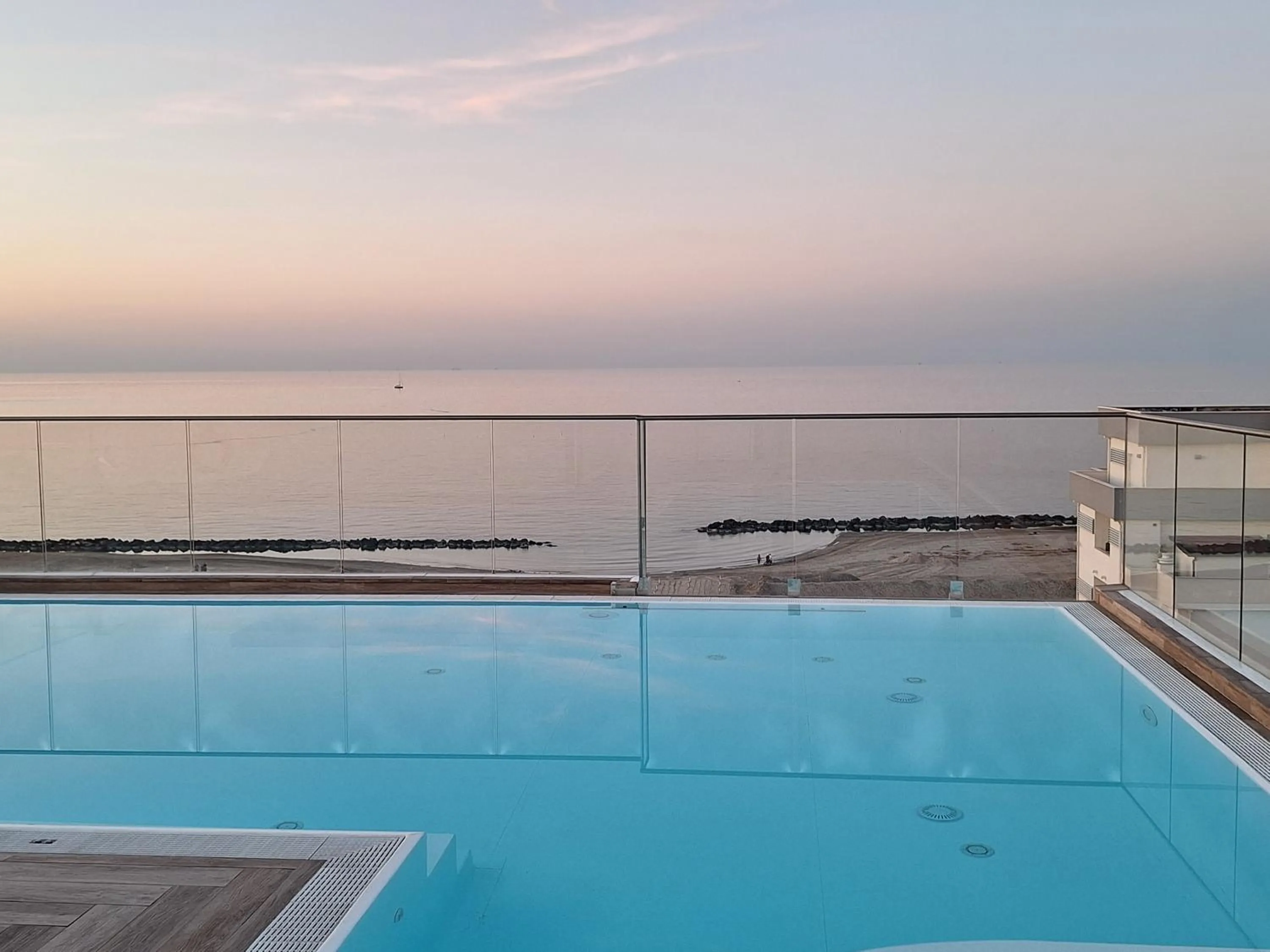 Swimming pool in Hotel Harmony con Piscina panoramica