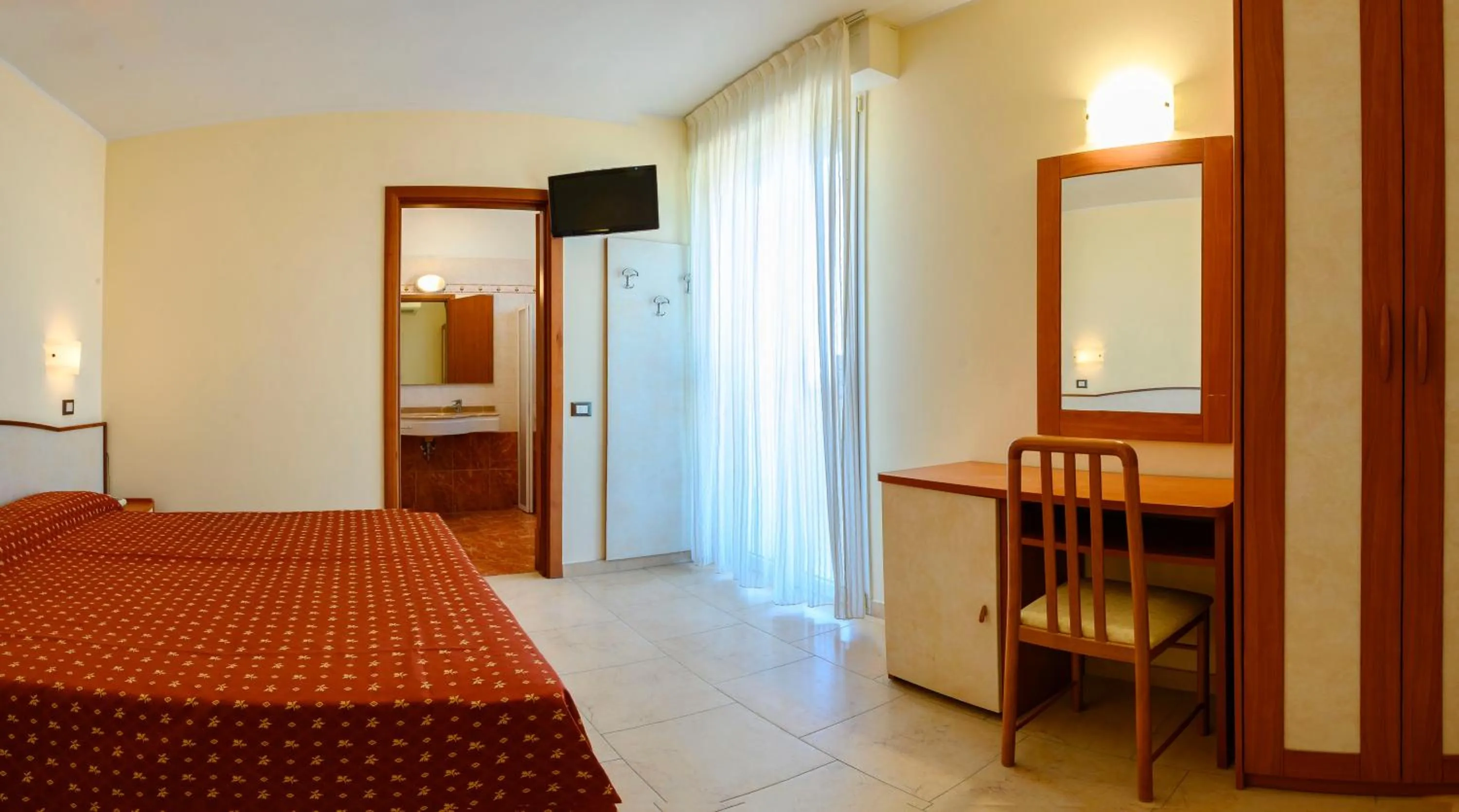 Bedroom, Bed in Hotel Harmony con Piscina panoramica