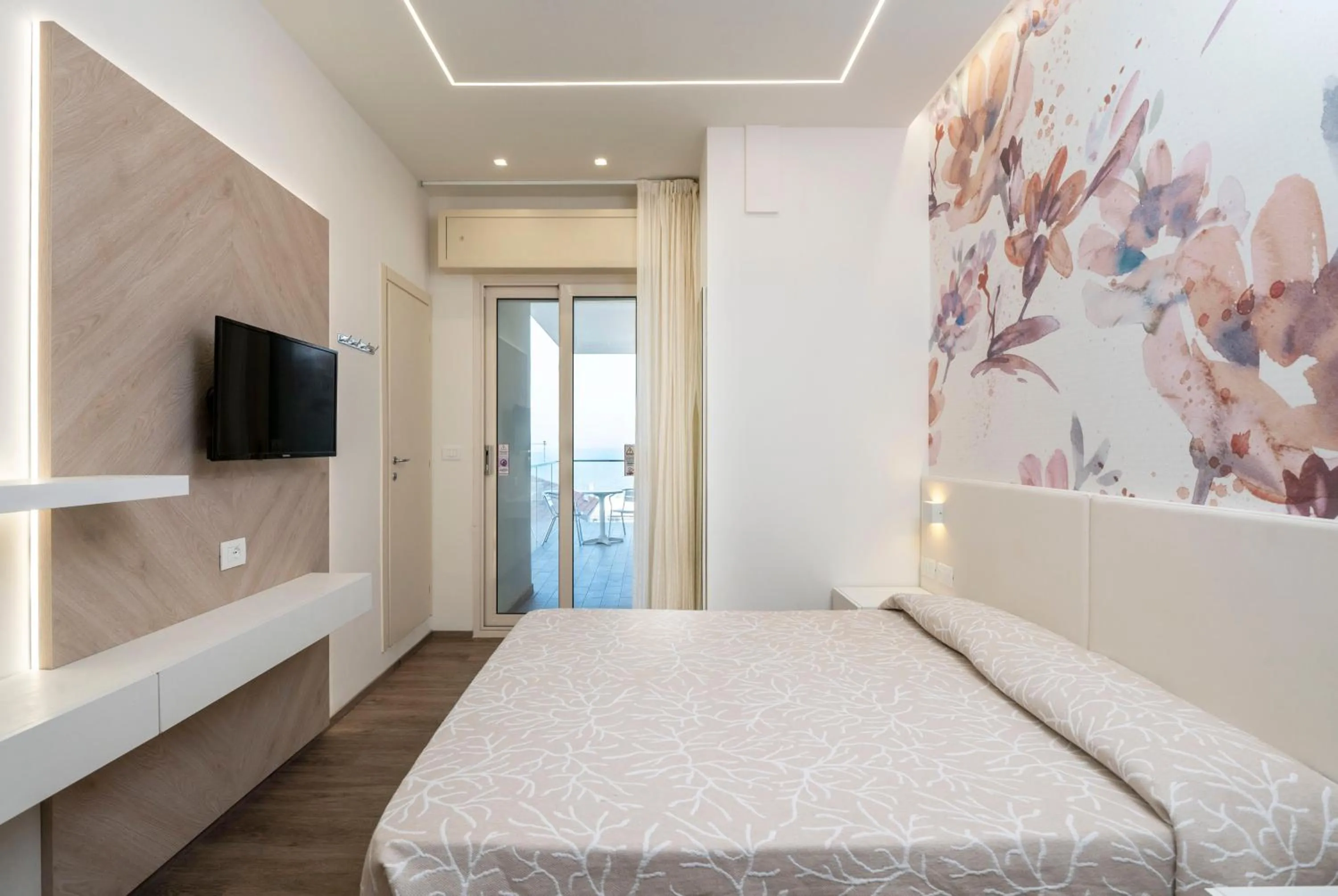 Bedroom, Bed in Hotel Harmony con Piscina panoramica