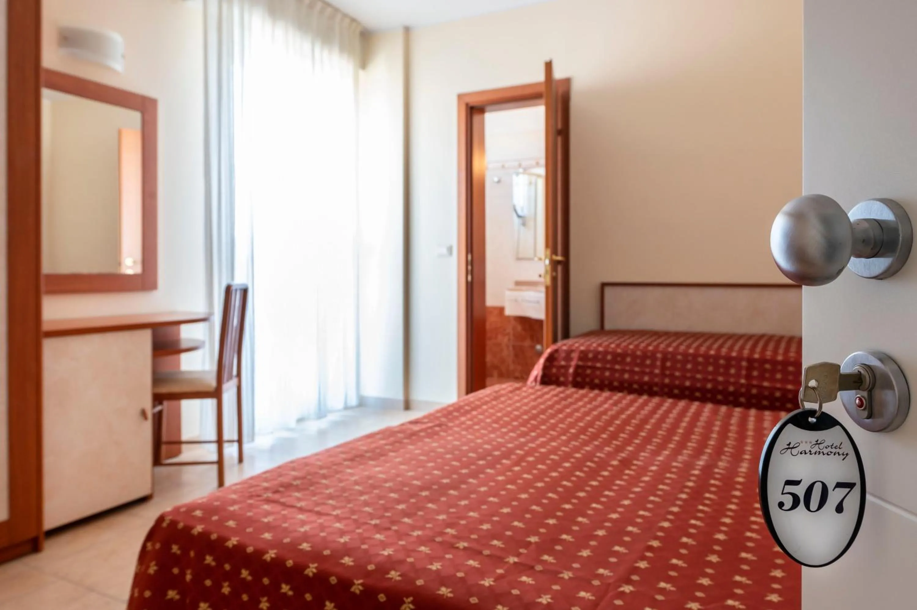 Bedroom, Bed in Hotel Harmony con Piscina panoramica