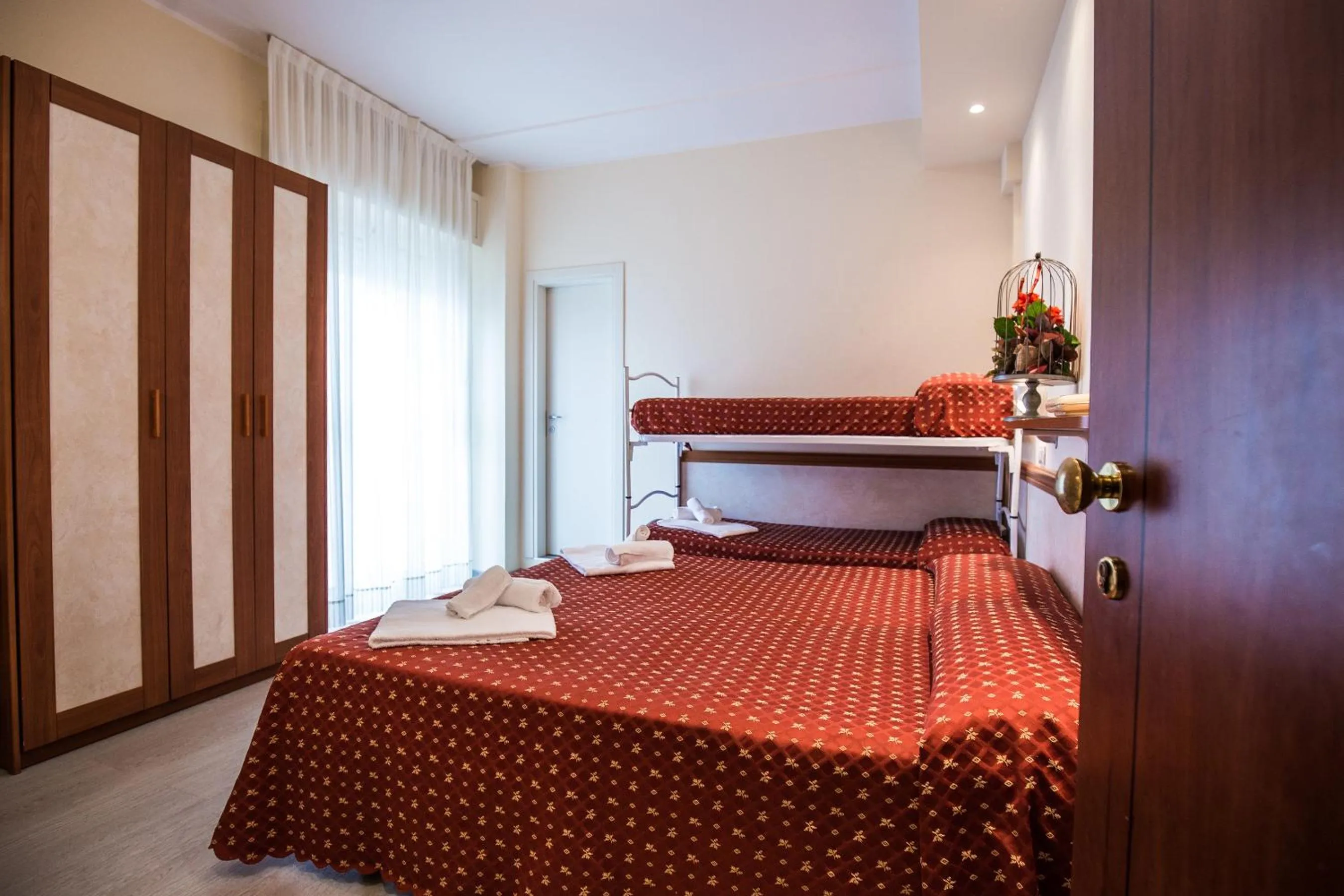 Photo of the whole room, Bed in Hotel Harmony con Piscina panoramica