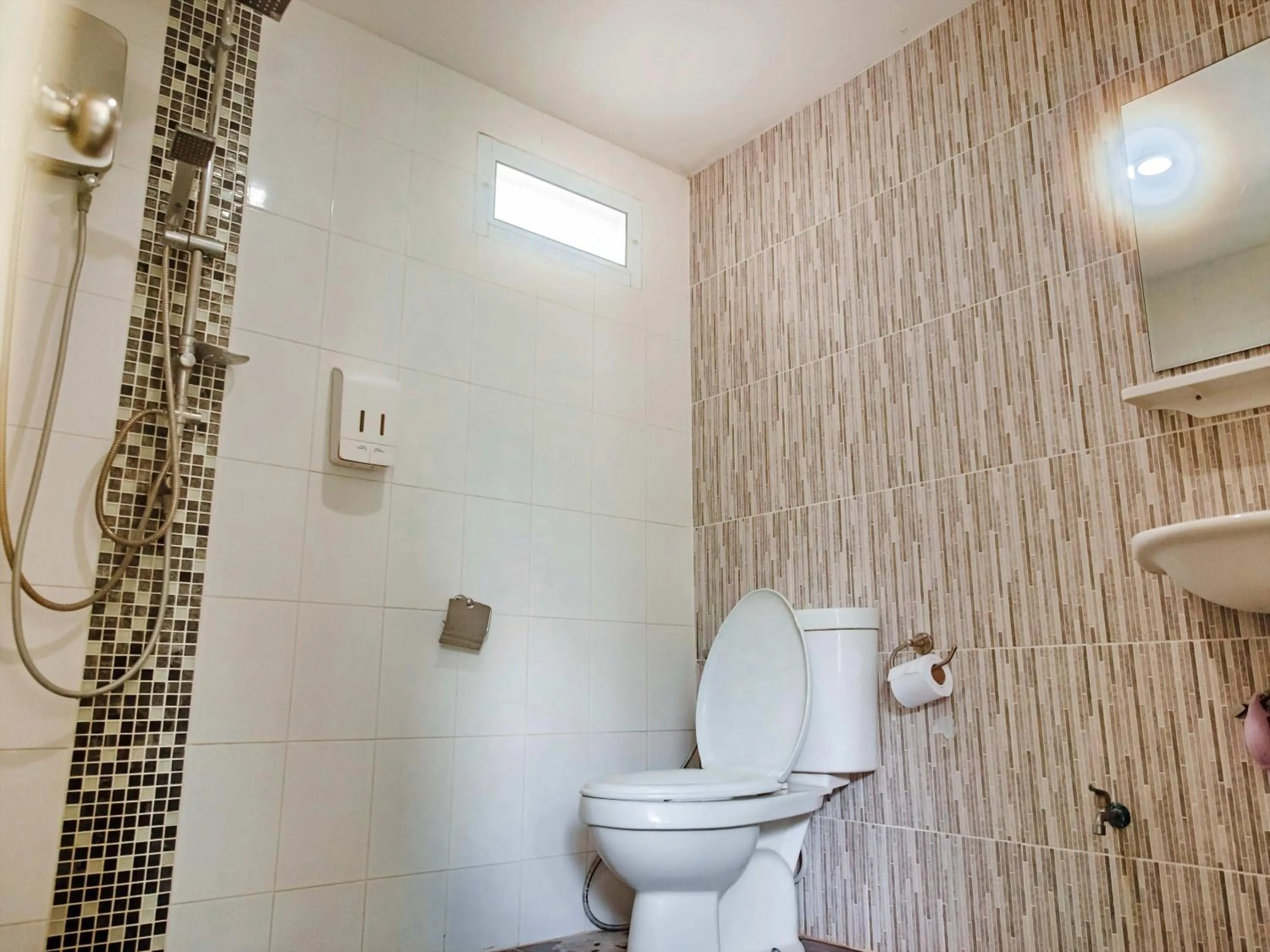 Shower in Tantai Eco Farm Stay At Khao Yai