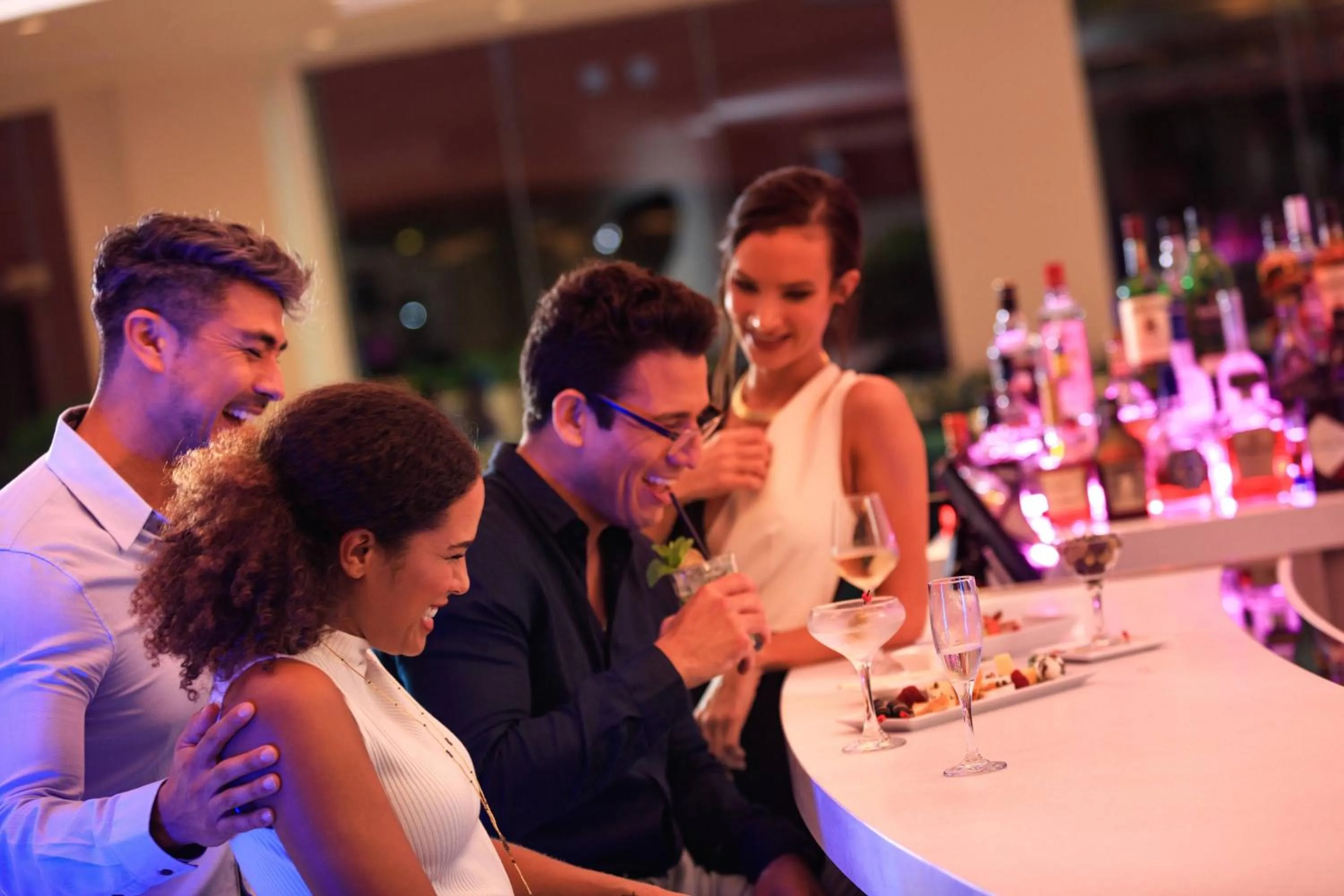 Lounge or bar in Renaissance Wind Creek Curacao Resort