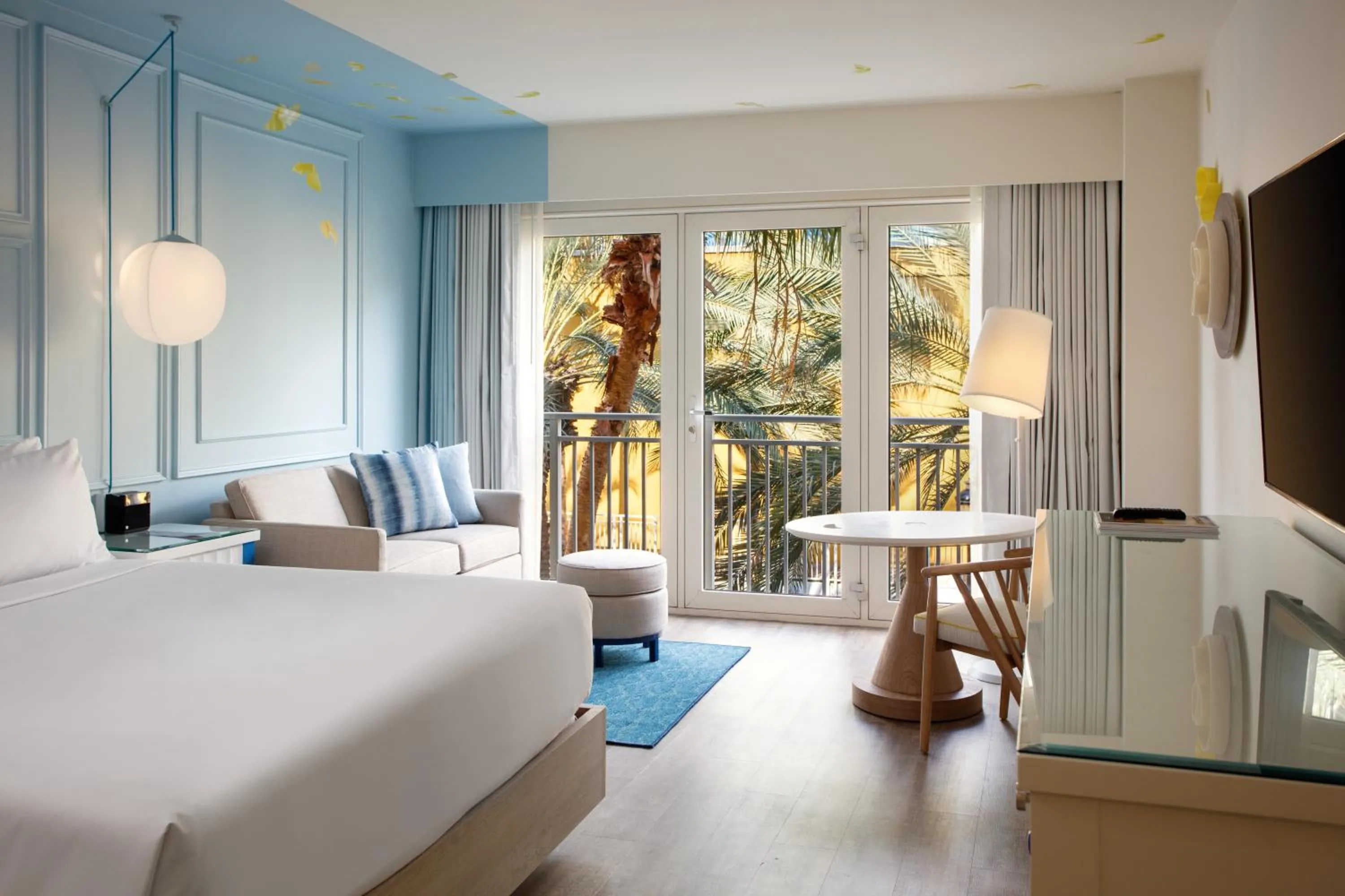 Bedroom, Bed in Renaissance Wind Creek Curacao Resort