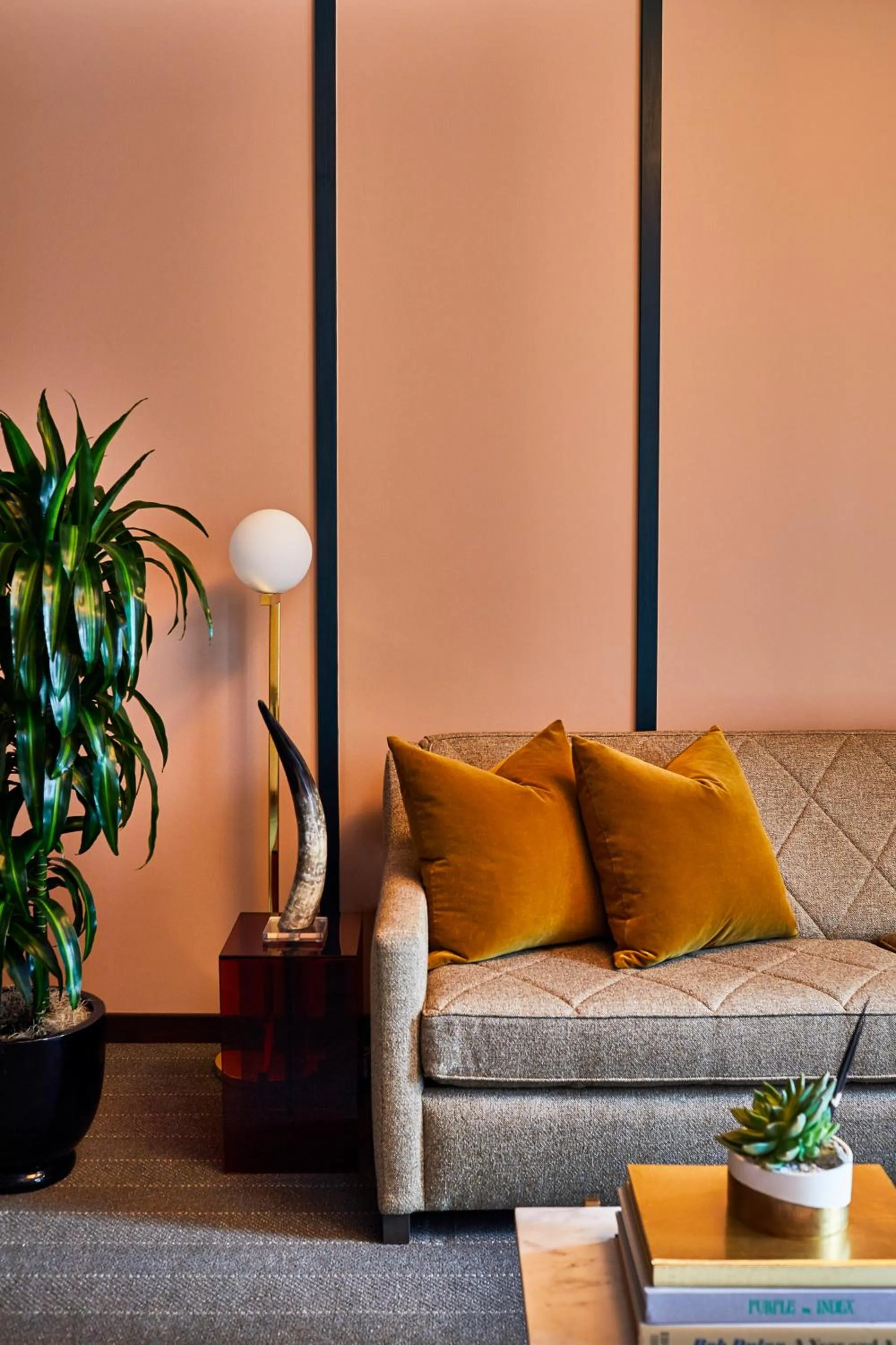 Seating area in Fairlane Hotel Nashville