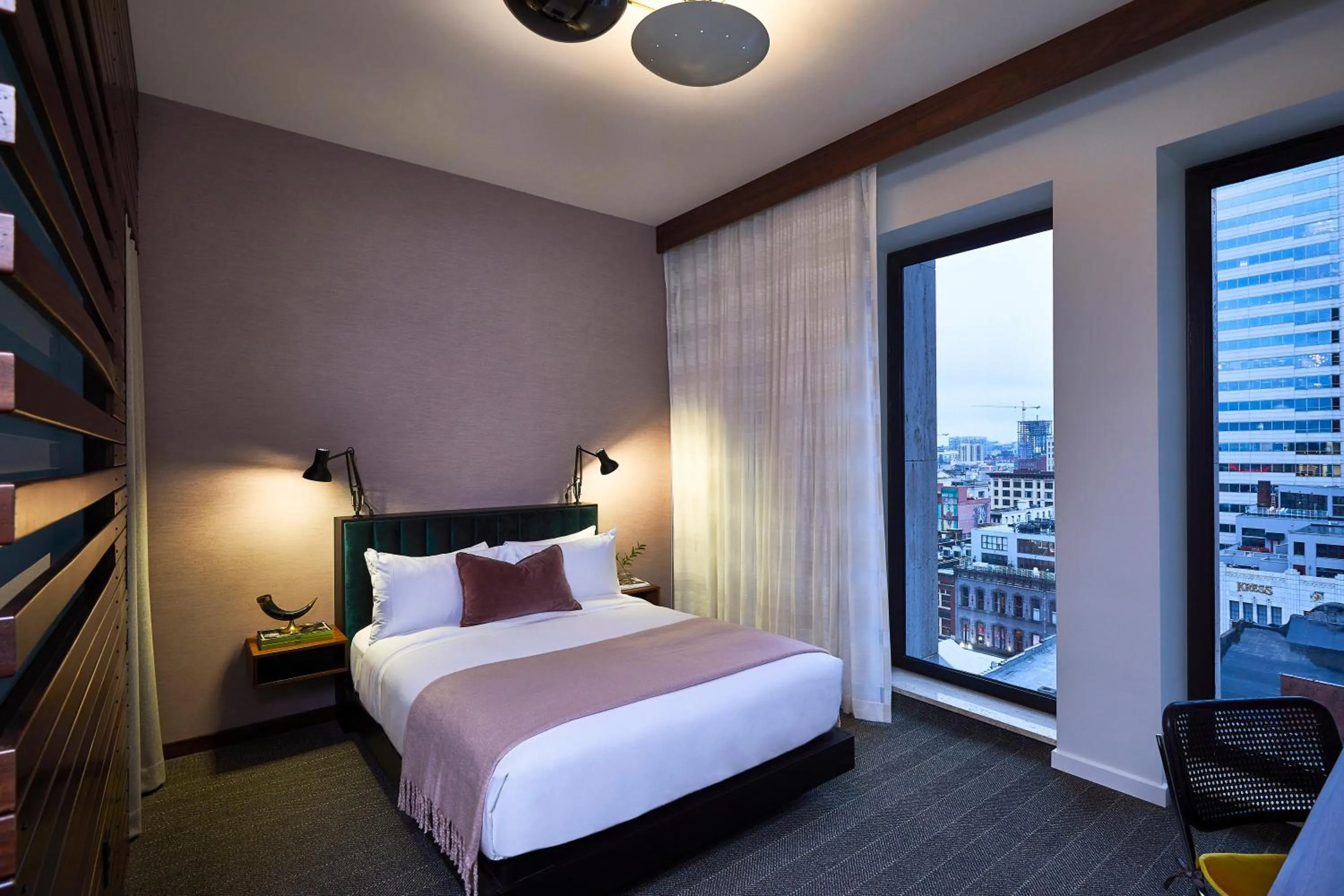 Bed in Fairlane Hotel Nashville