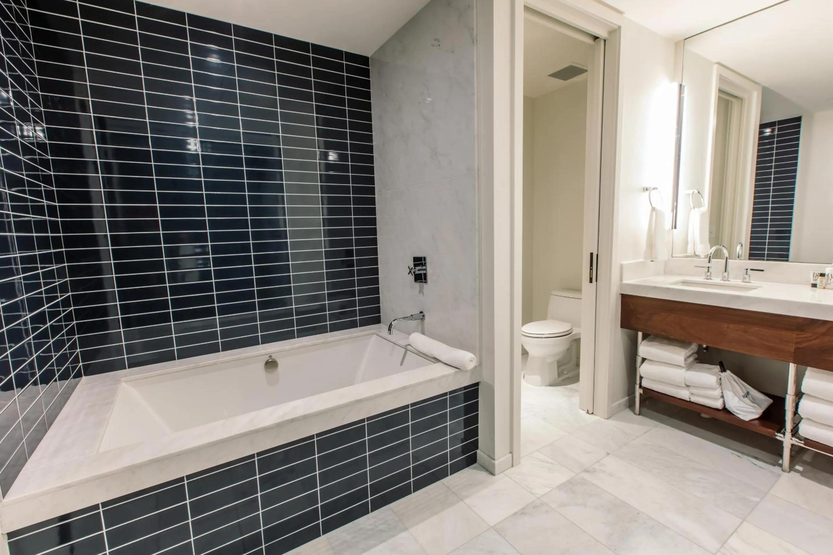 Toilet in Fairlane Hotel Nashville