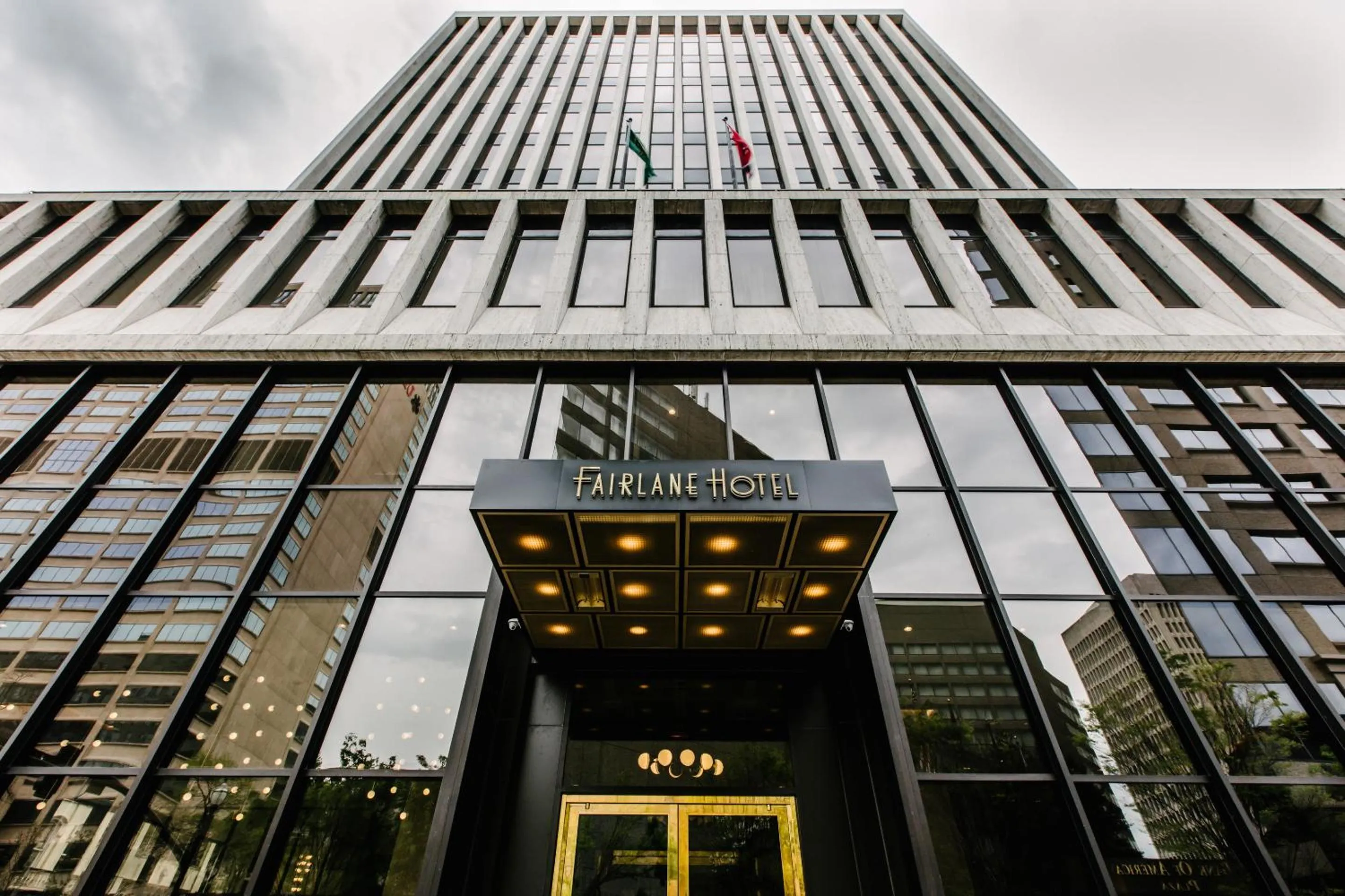 Property building in Fairlane Hotel Nashville