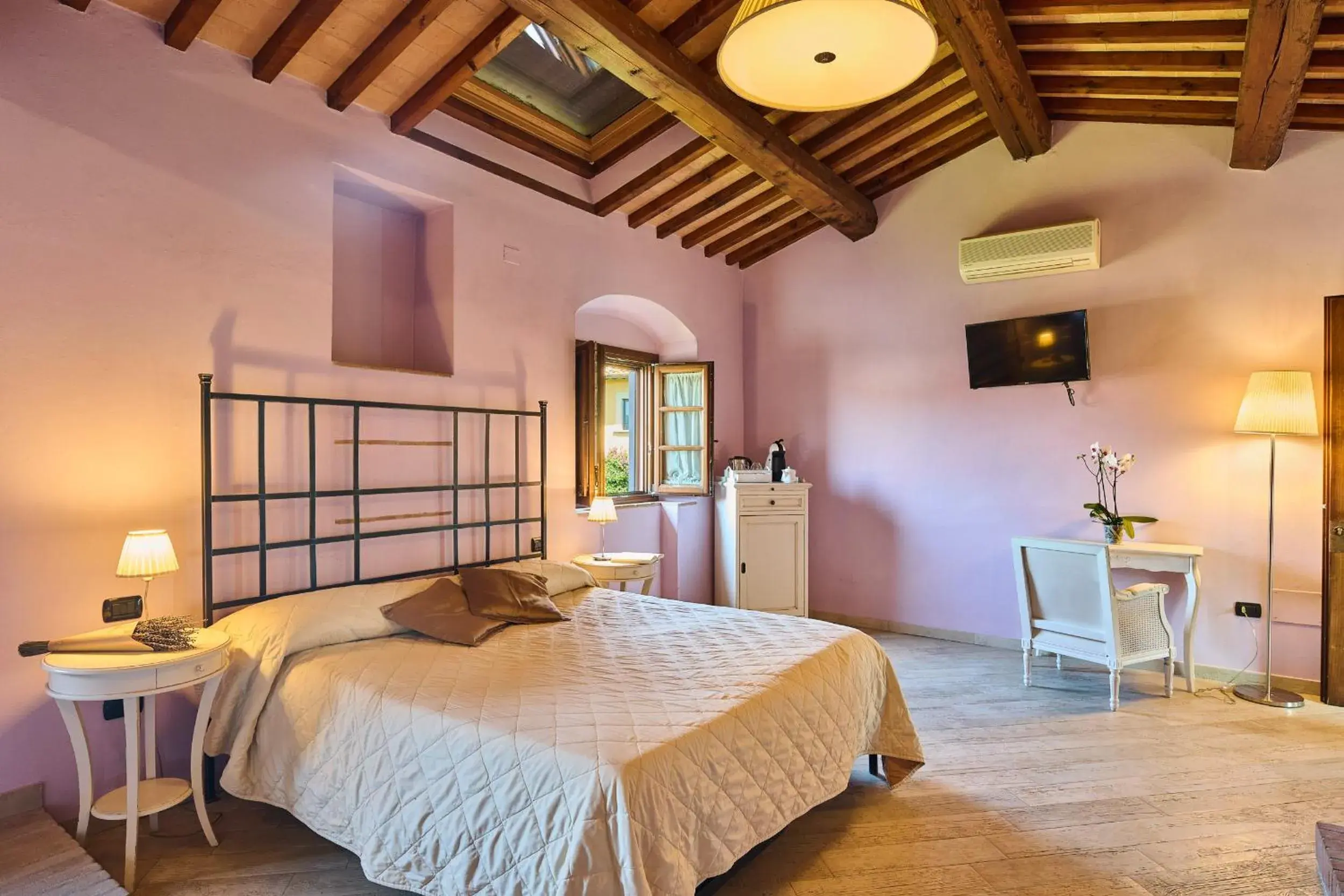 Suite with Whirlpool in Borgo San Giusto Suite with Whirlpool in Borgo San Giusto