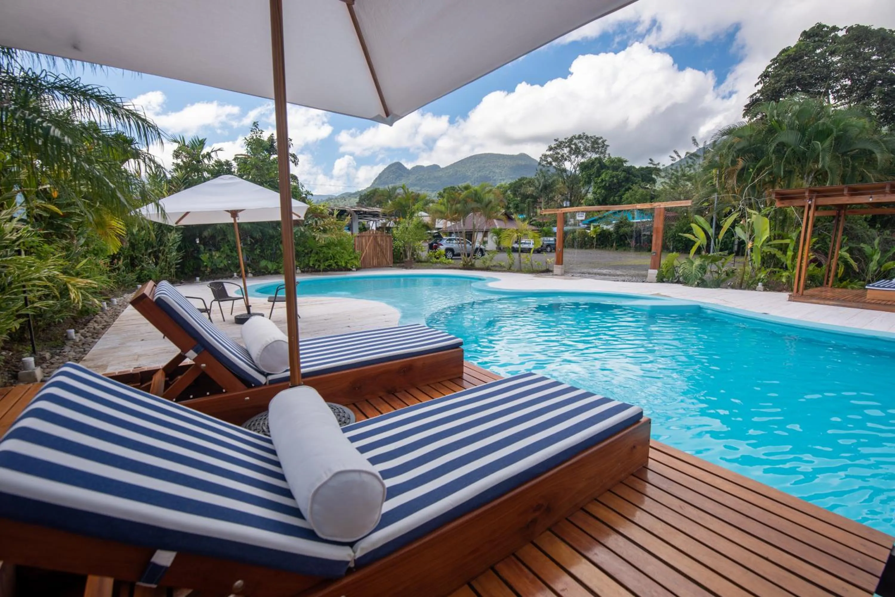 Swimming pool in Hotel Volcan Verde