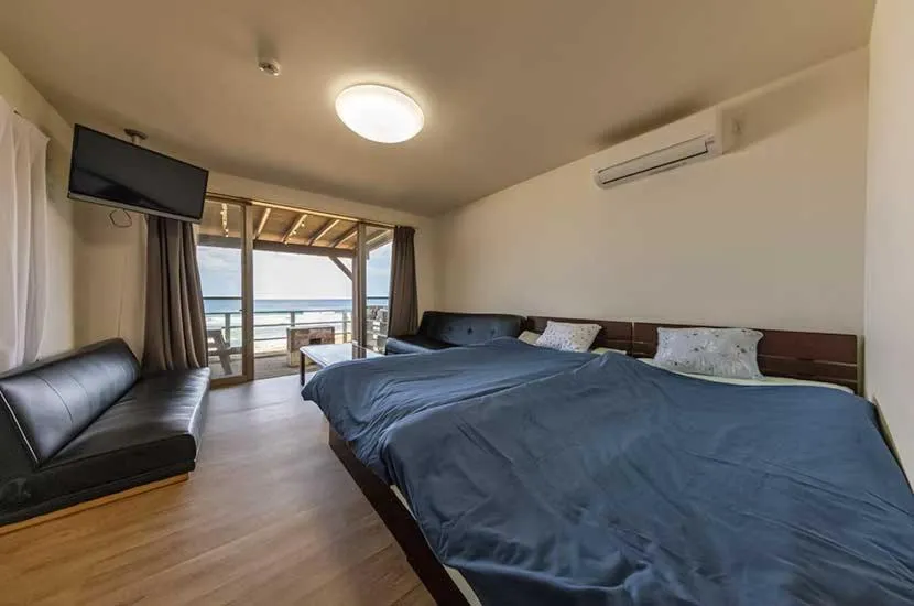 Photo of the whole room, Bed in Sea Breeze 1987