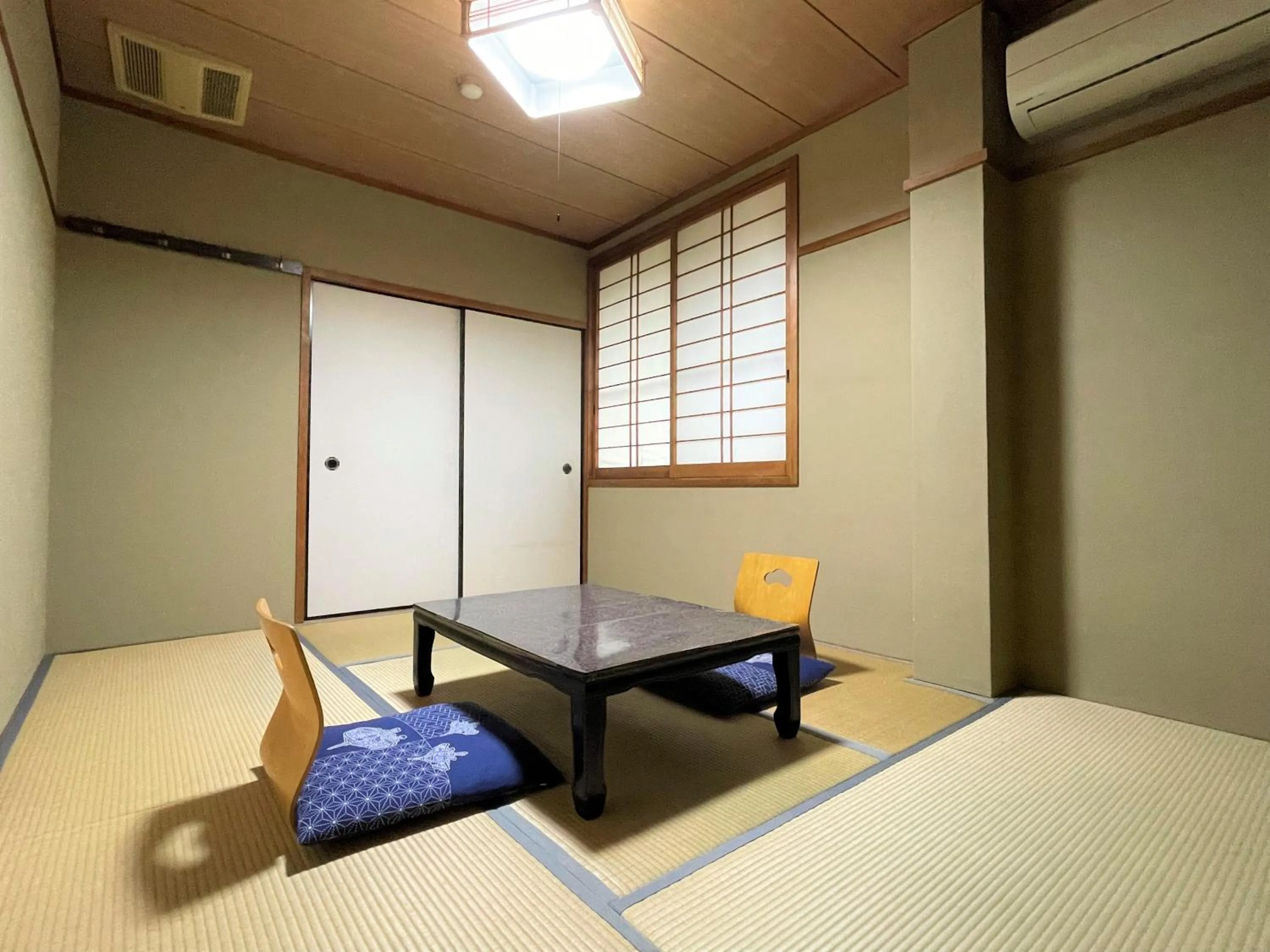 Photo of the whole room, Bed in Dochu Land Shin Onsen
