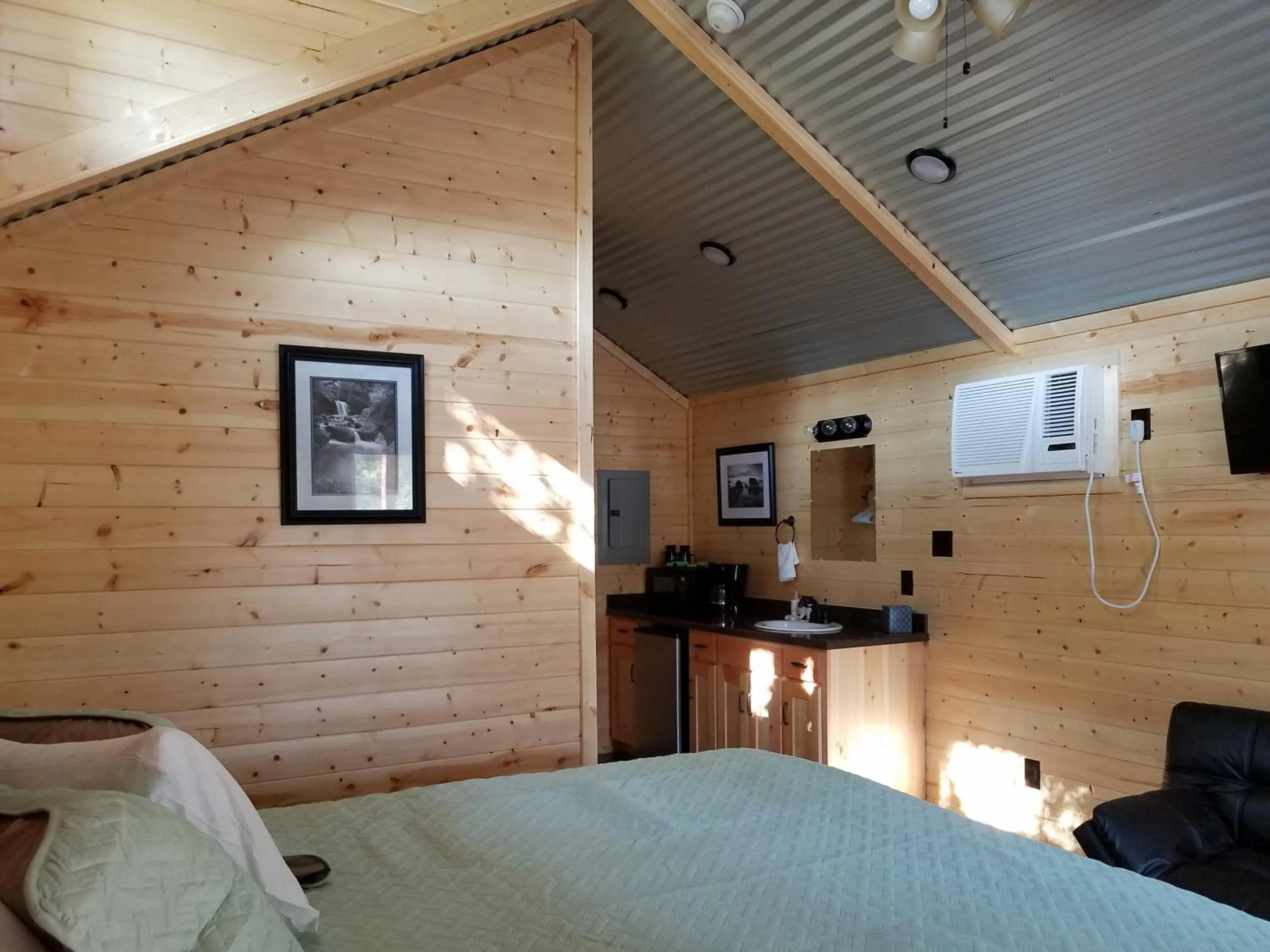 Photo of the whole room, Bed in Al's Hideaway Cabin and RV Space, LLC