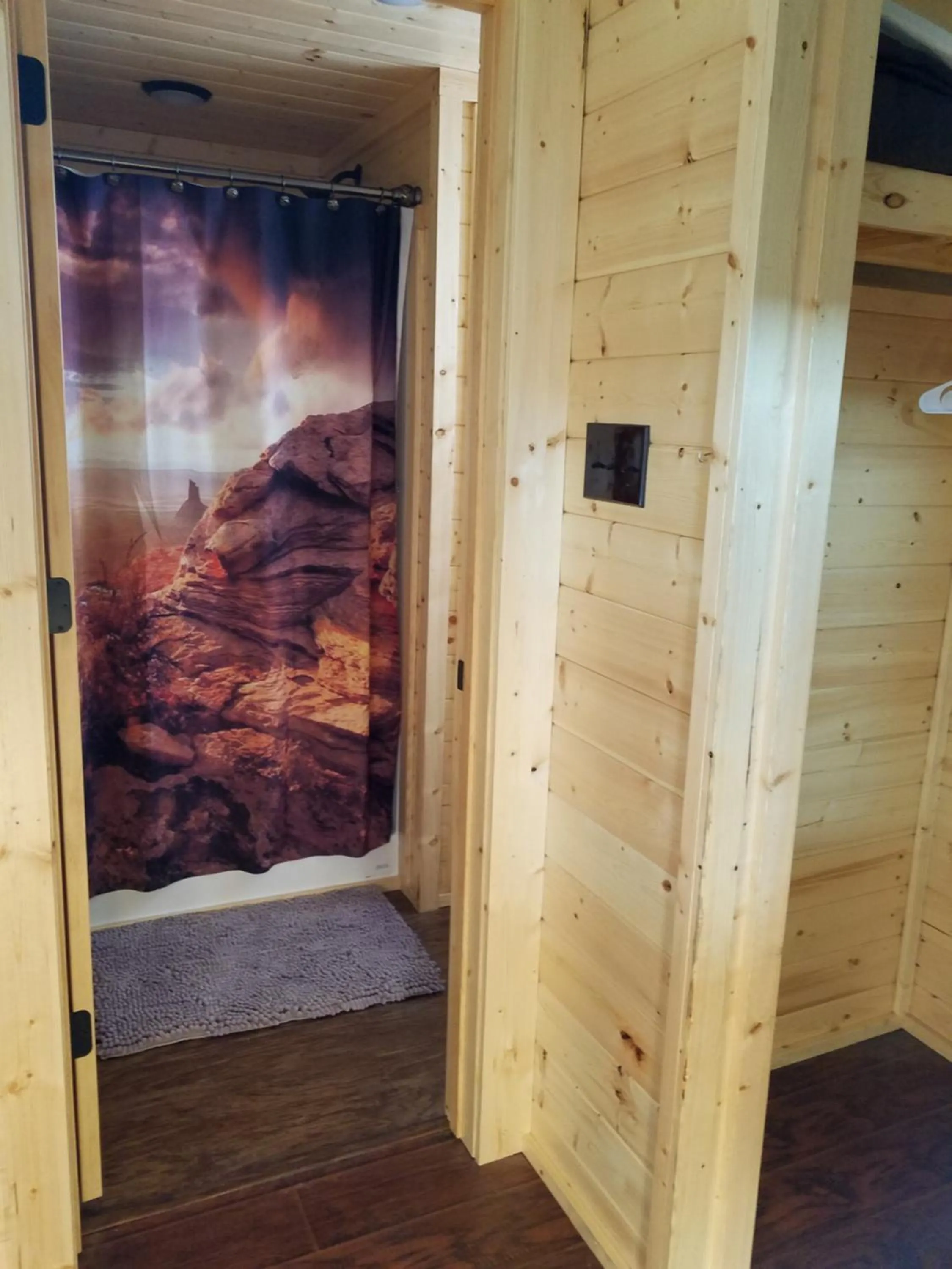 Bathroom in Al's Hideaway Cabin and RV Space, LLC