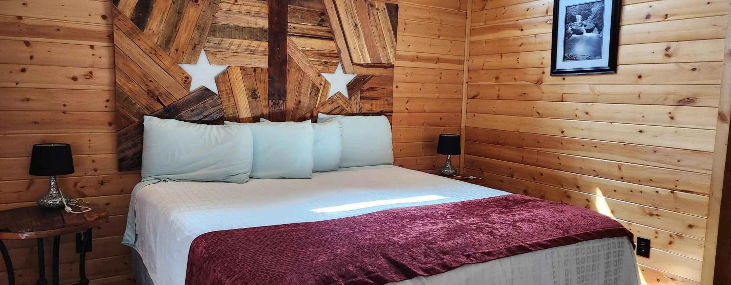 Bed in Al's Hideaway Cabin and RV Space, LLC