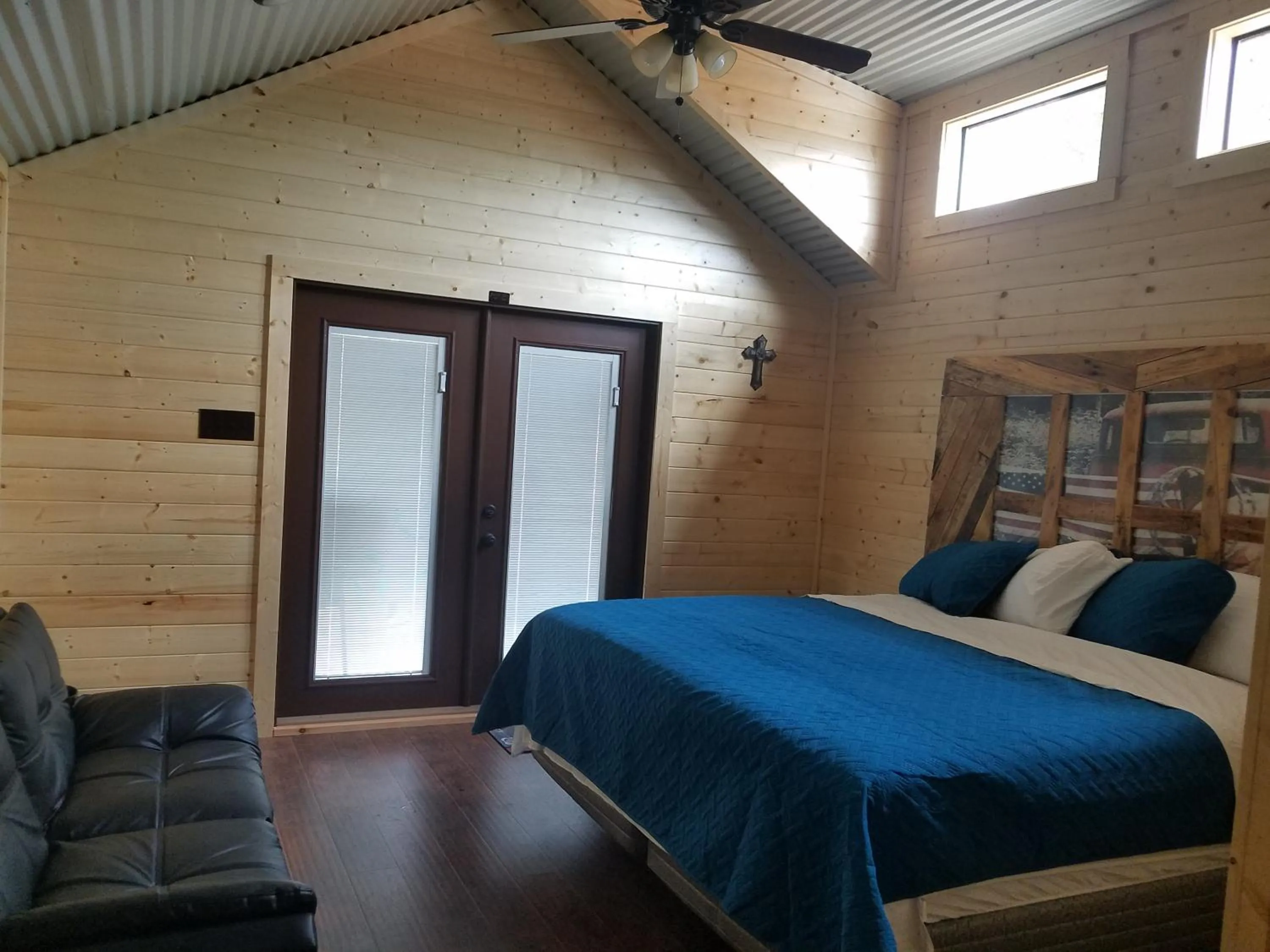 Bed in Al's Hideaway Cabin and RV Space, LLC