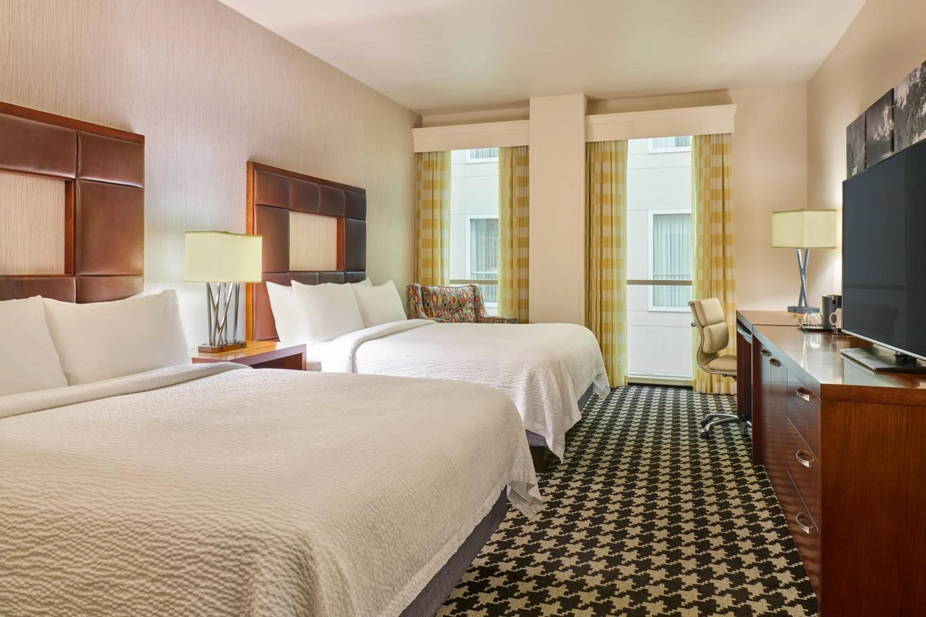 Photo of the whole room, Bed in Courtyard by Marriott Denver Downtown