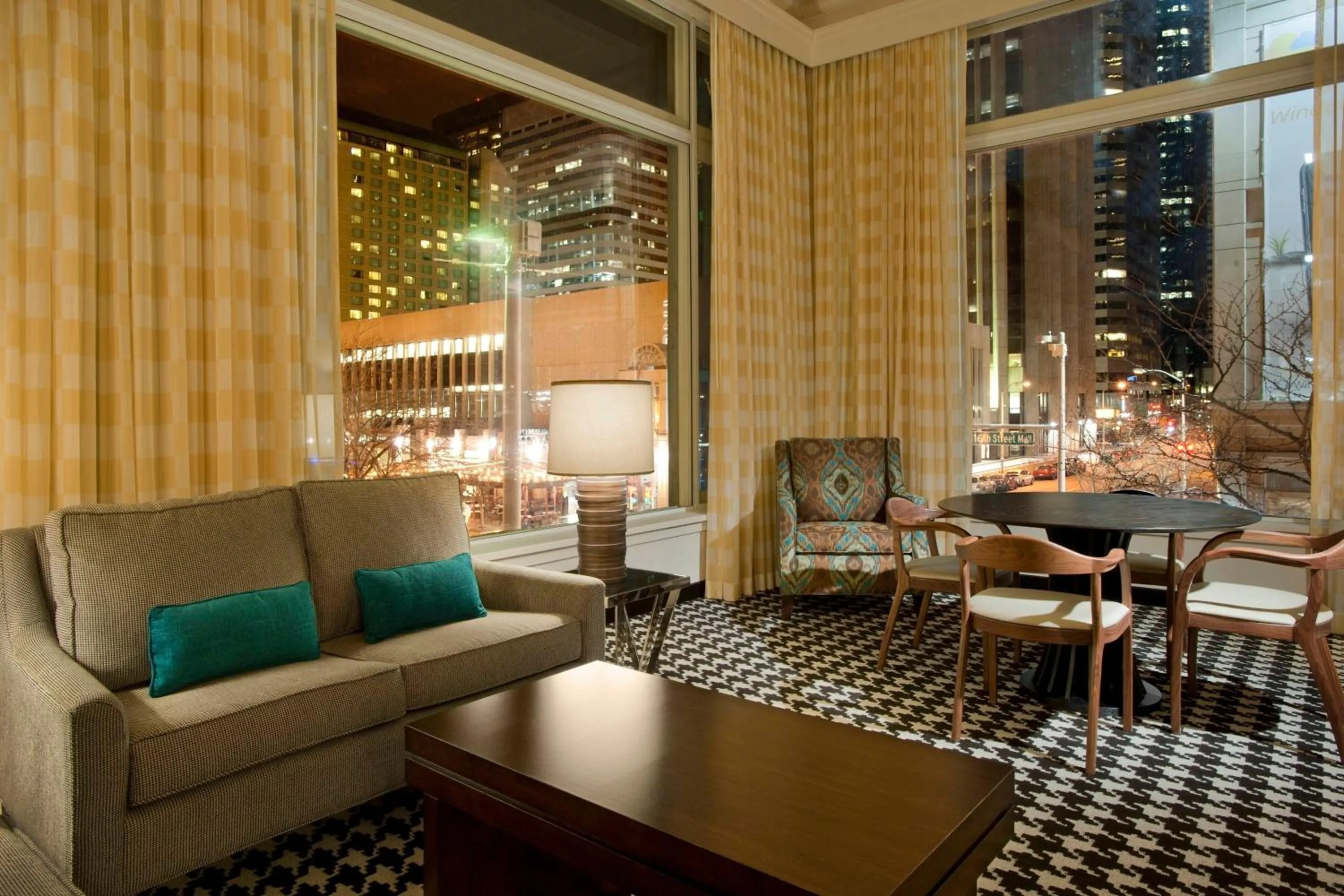 Photo of the whole room in Courtyard by Marriott Denver Downtown