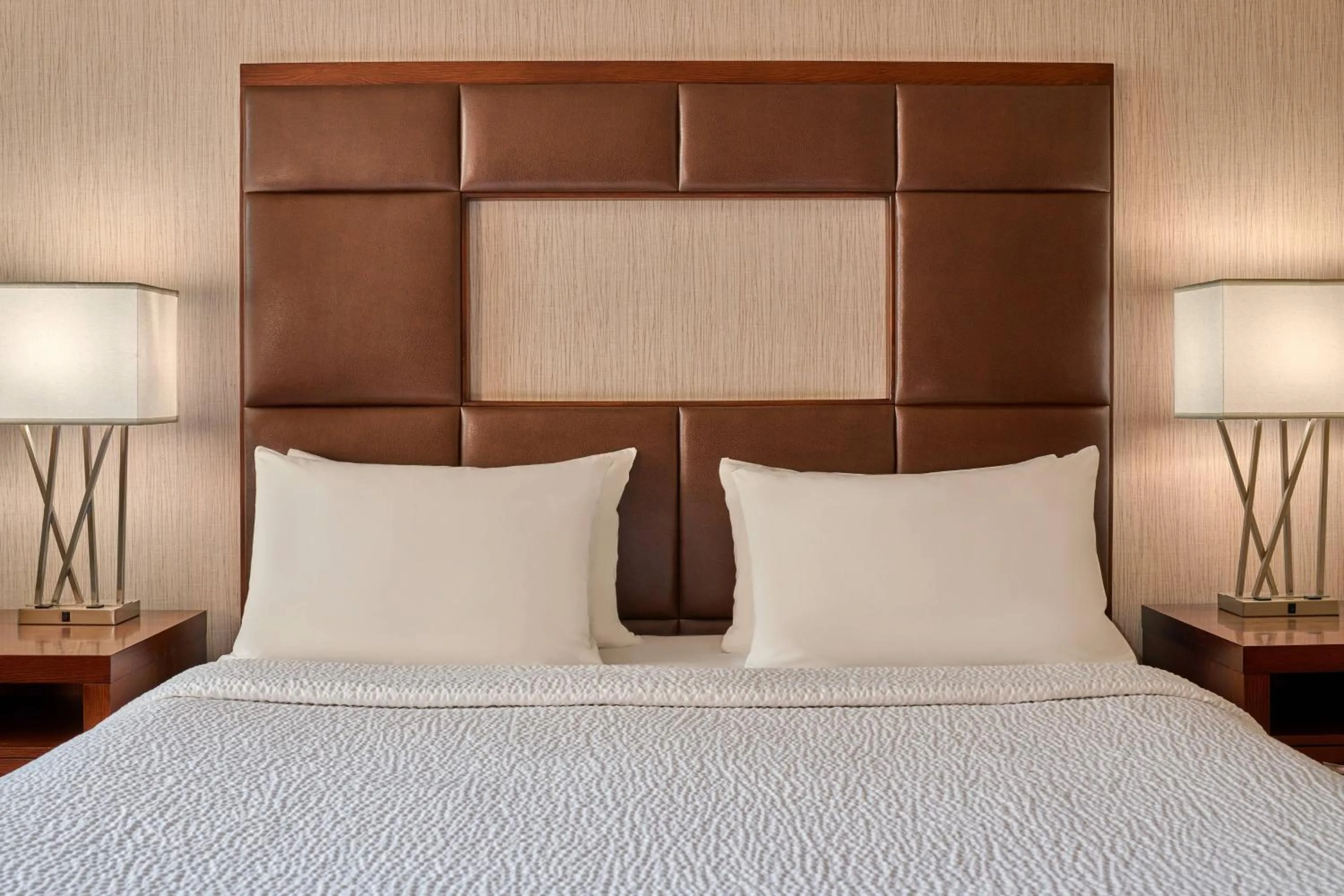 Photo of the whole room, Bed in Courtyard by Marriott Denver Downtown