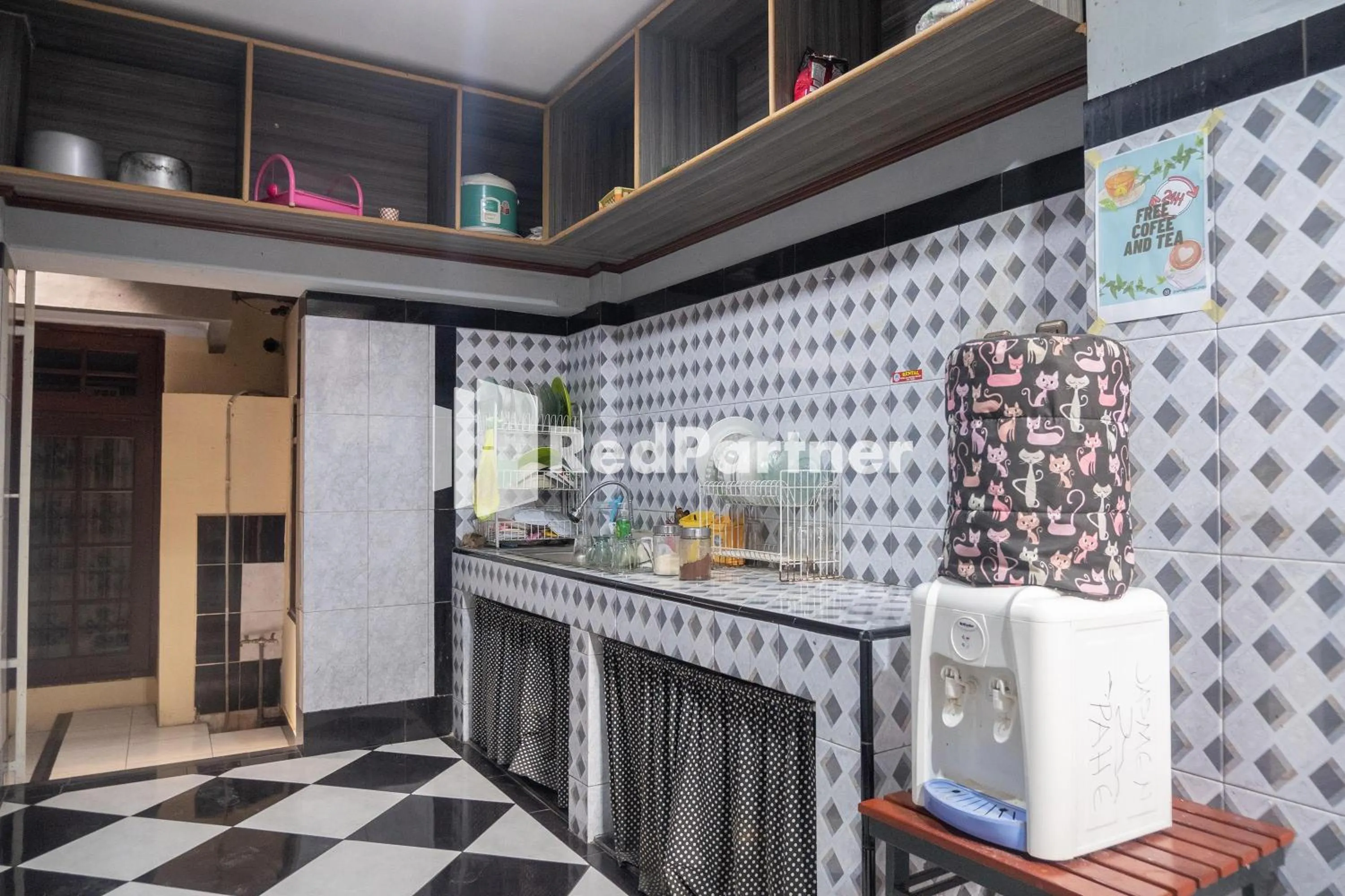 Communal kitchen in Athaya Hotel Syariah near UGM Yogyakarta Mitra RedDoorz