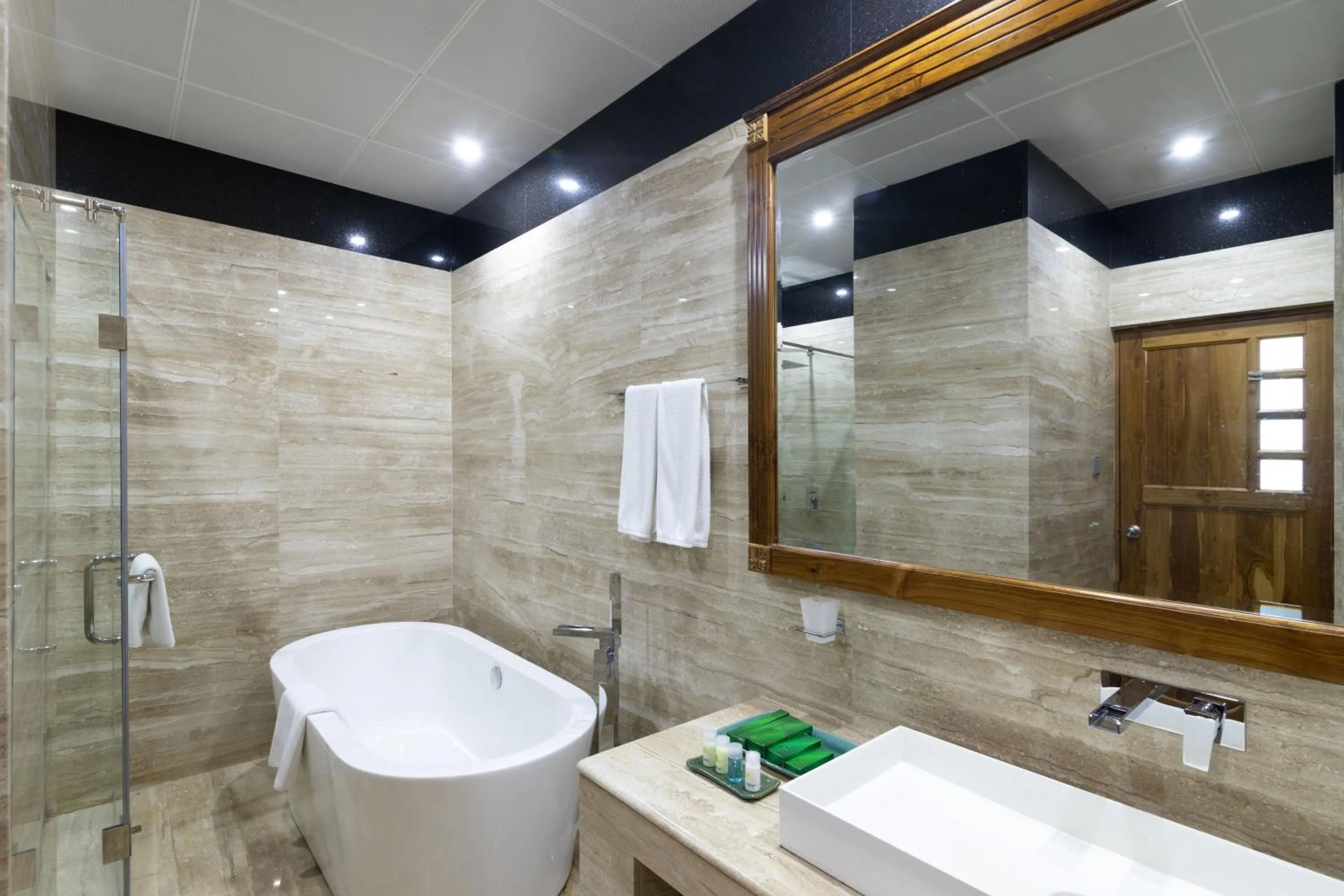 Shower in Araliya Green City - Your Gateway to Everything in Nuwara Eliya