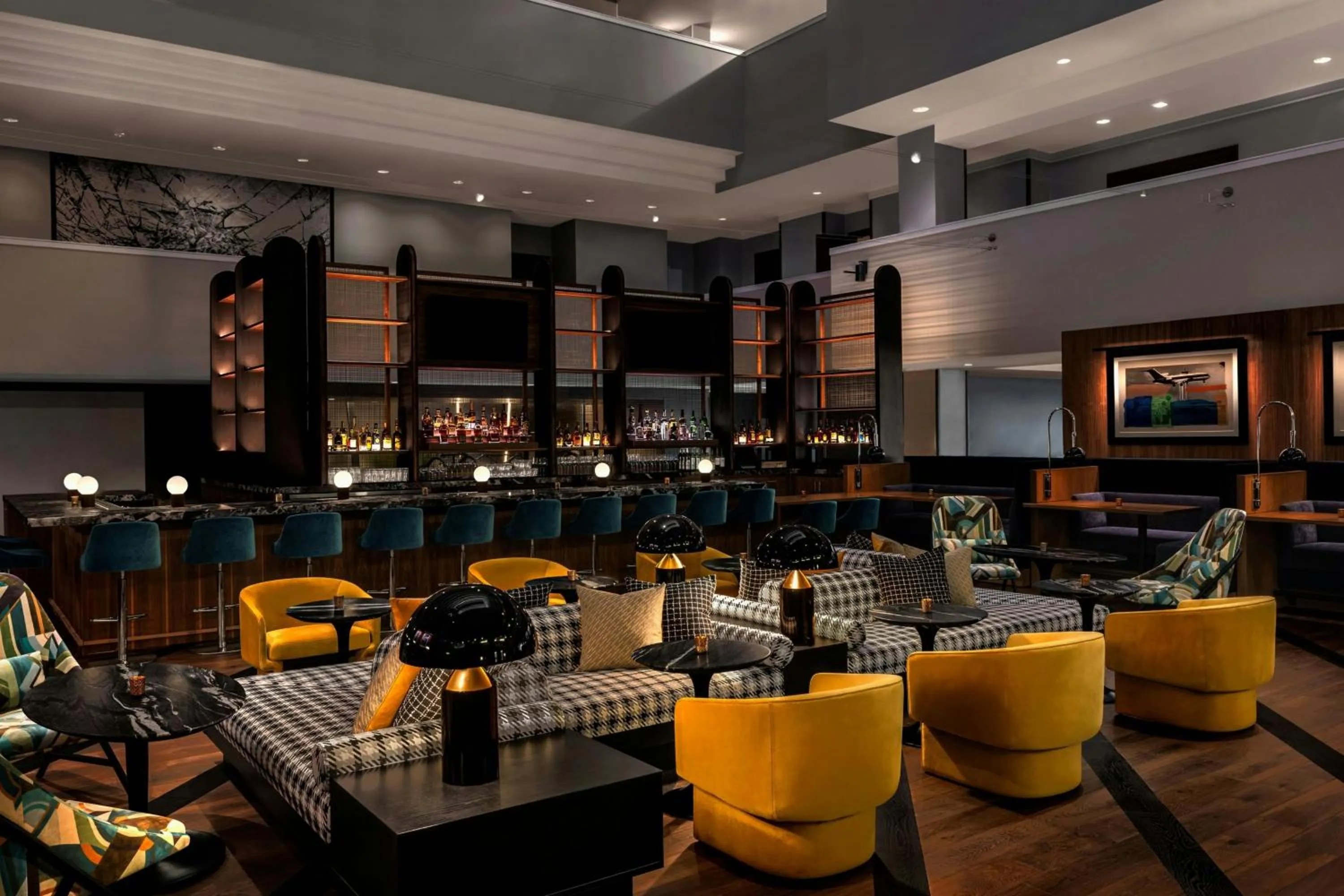 Lounge or bar in Renaissance Denver Hotel & Conference Center