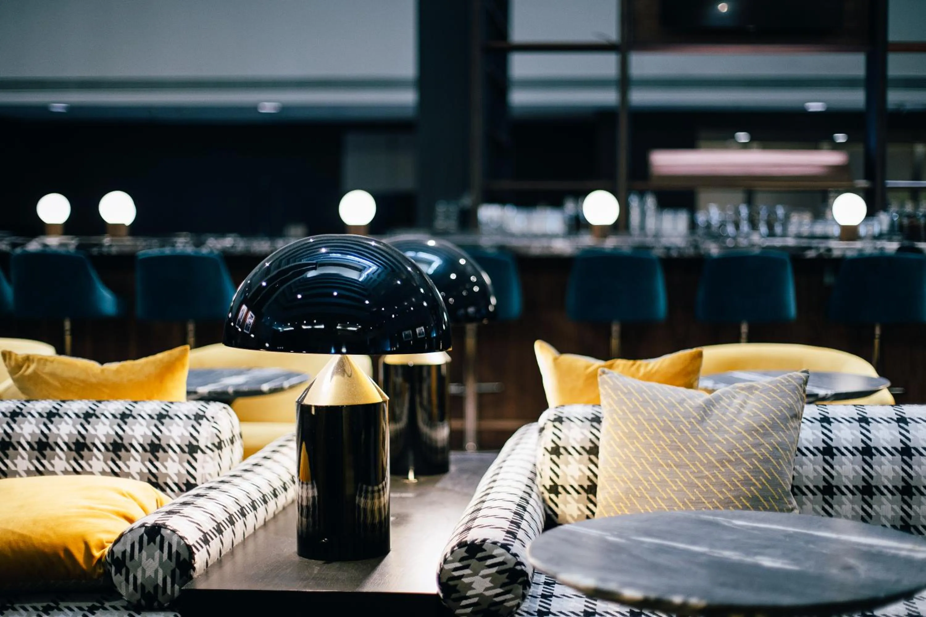 Lounge or bar in Renaissance Denver Hotel & Conference Center