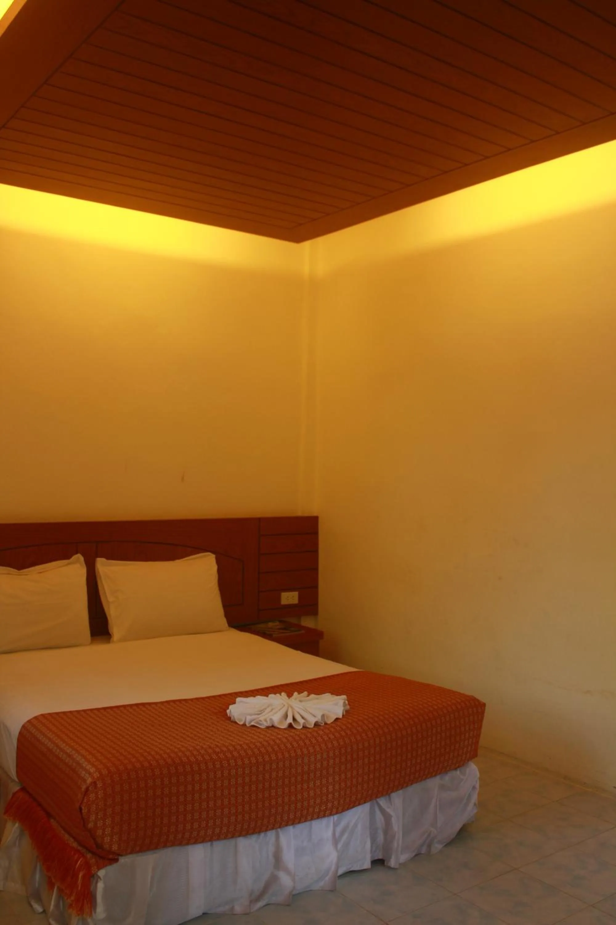 Photo of the whole room, Bed in Samui Honey Backpacker Bungalow