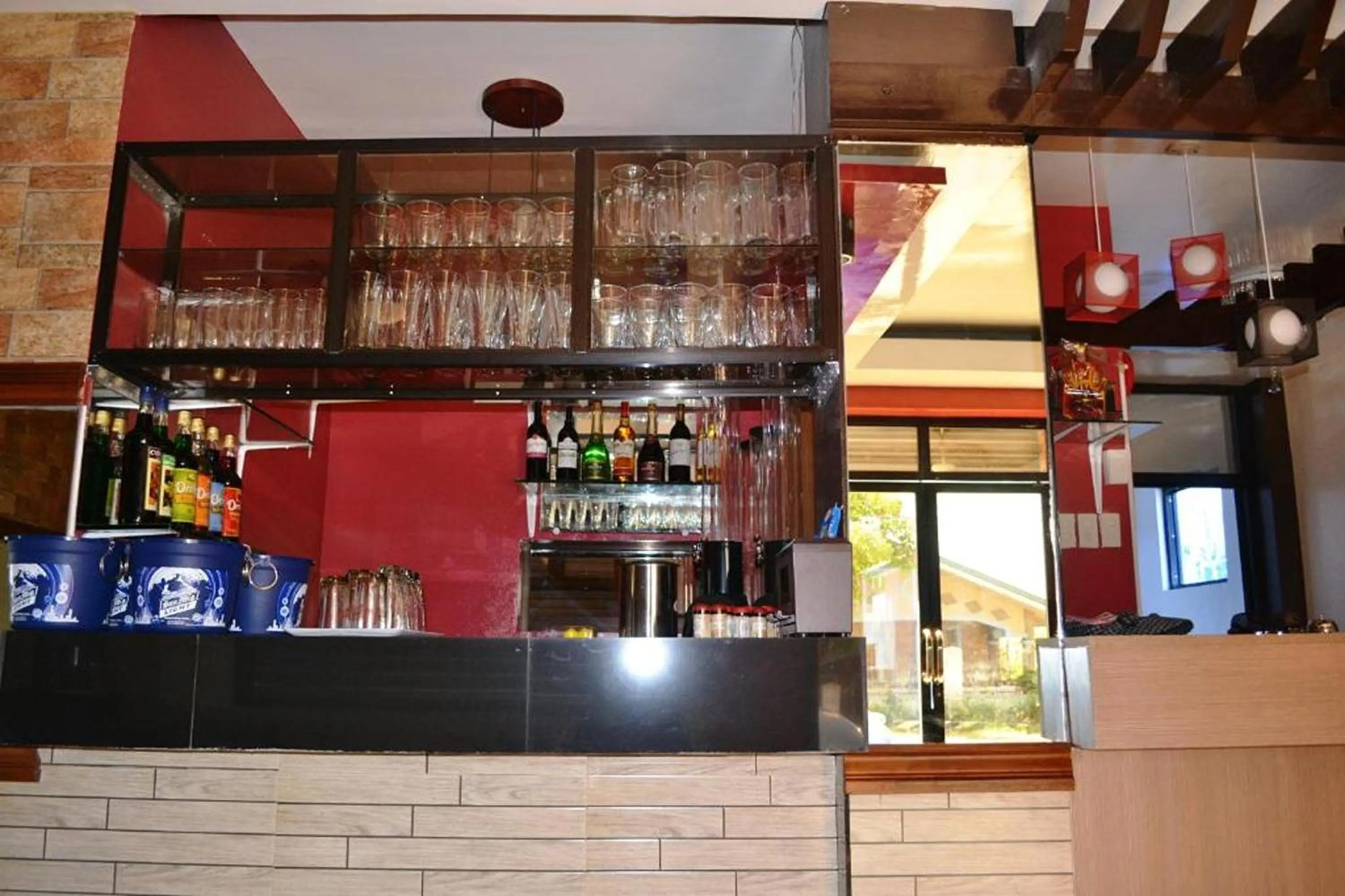 Lounge or bar in Casa Del Camba Hotel and Restaurant near Hundred Islands