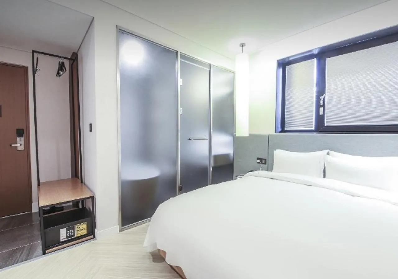 Bed in Londoner Hotel Gwangan