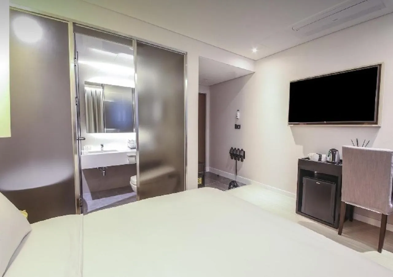 Bed in Londoner Hotel Gwangan